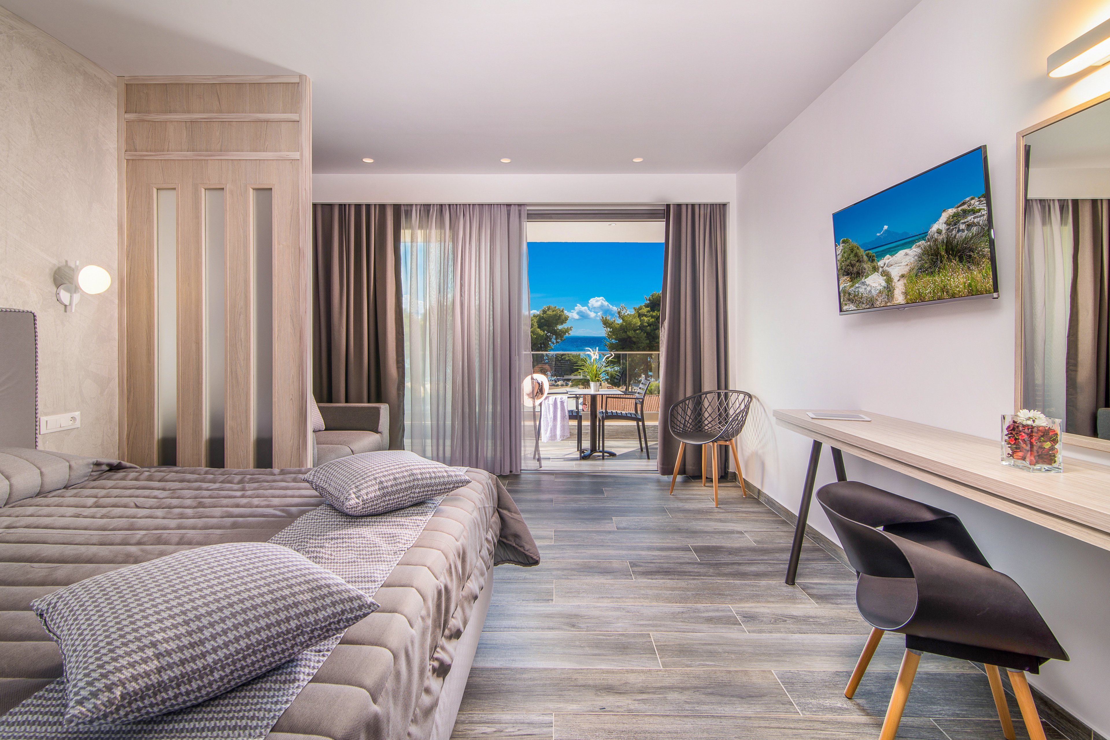 Lagomandra Beach Hotel