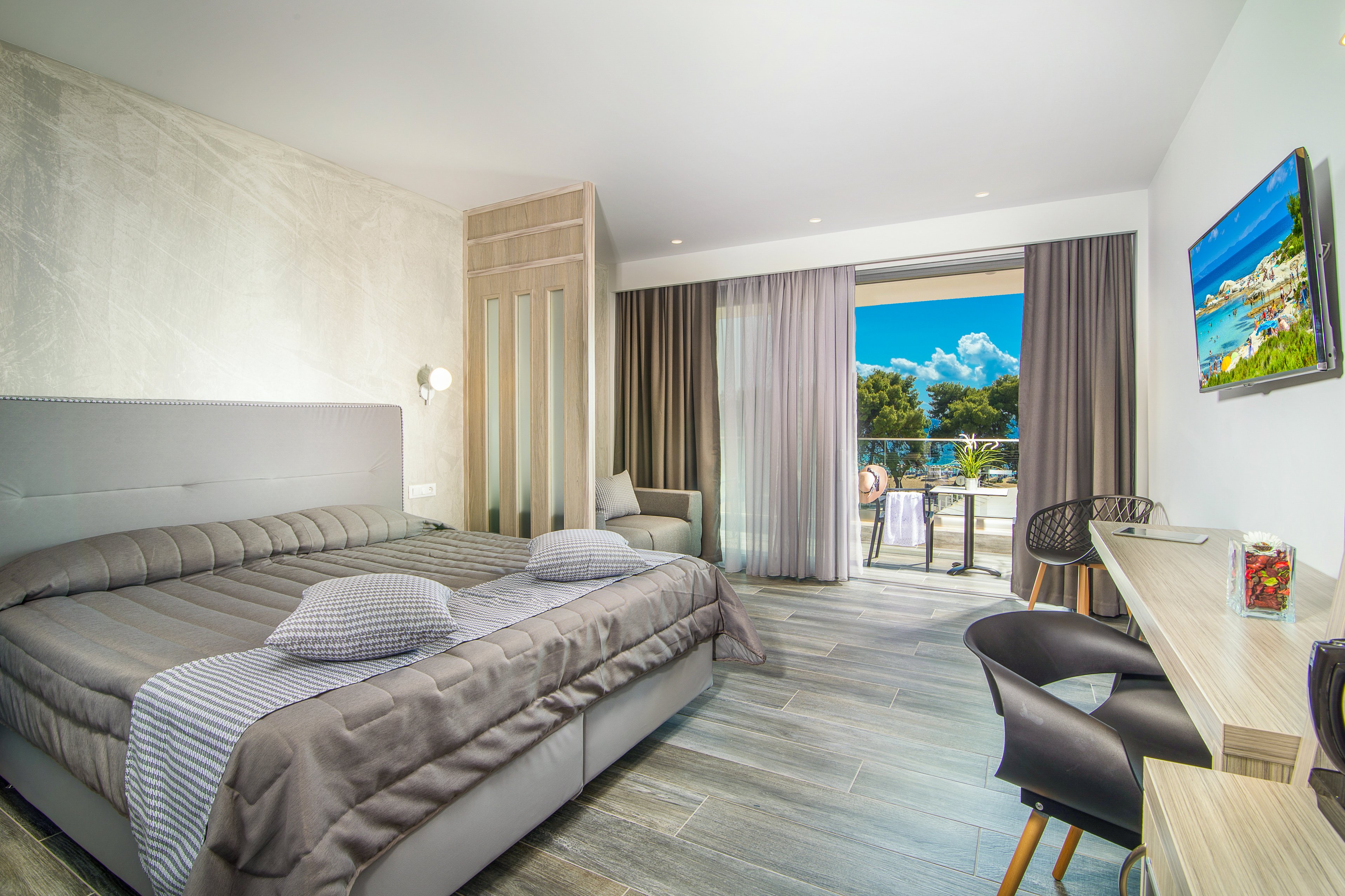 Lagomandra Beach Hotel