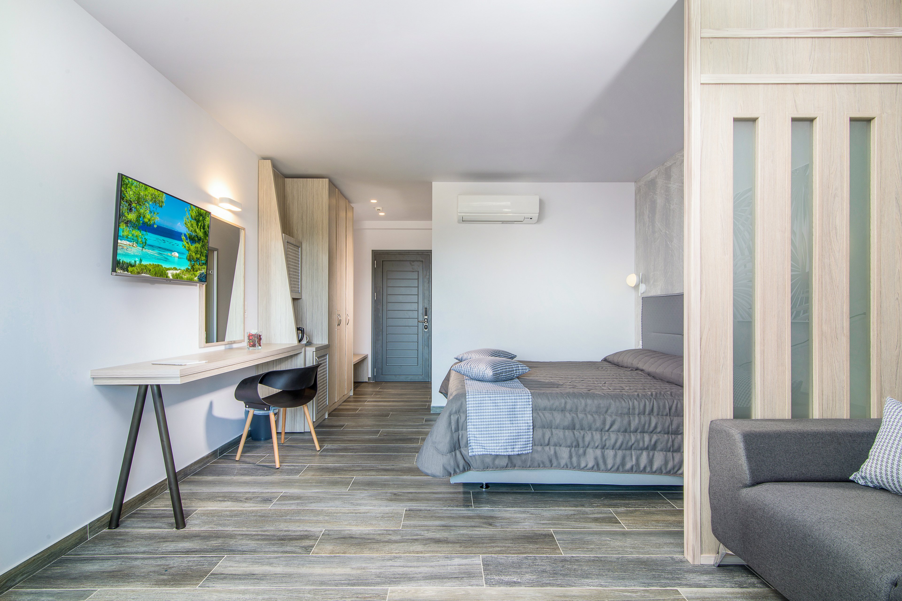 Lagomandra Beach Hotel