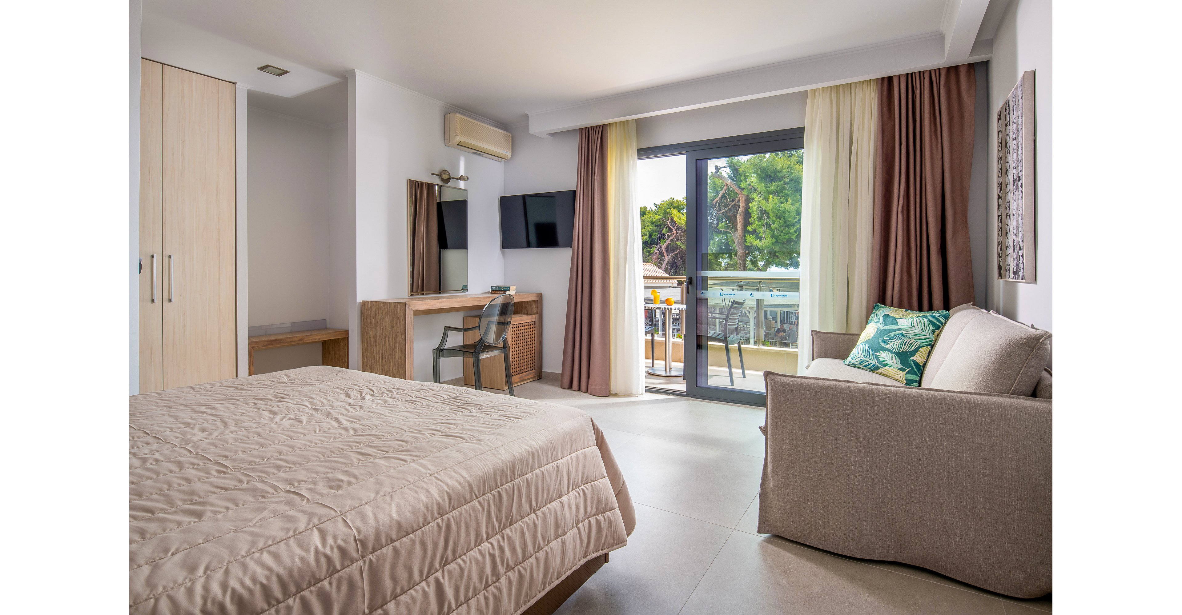 Lagomandra Beach Hotel