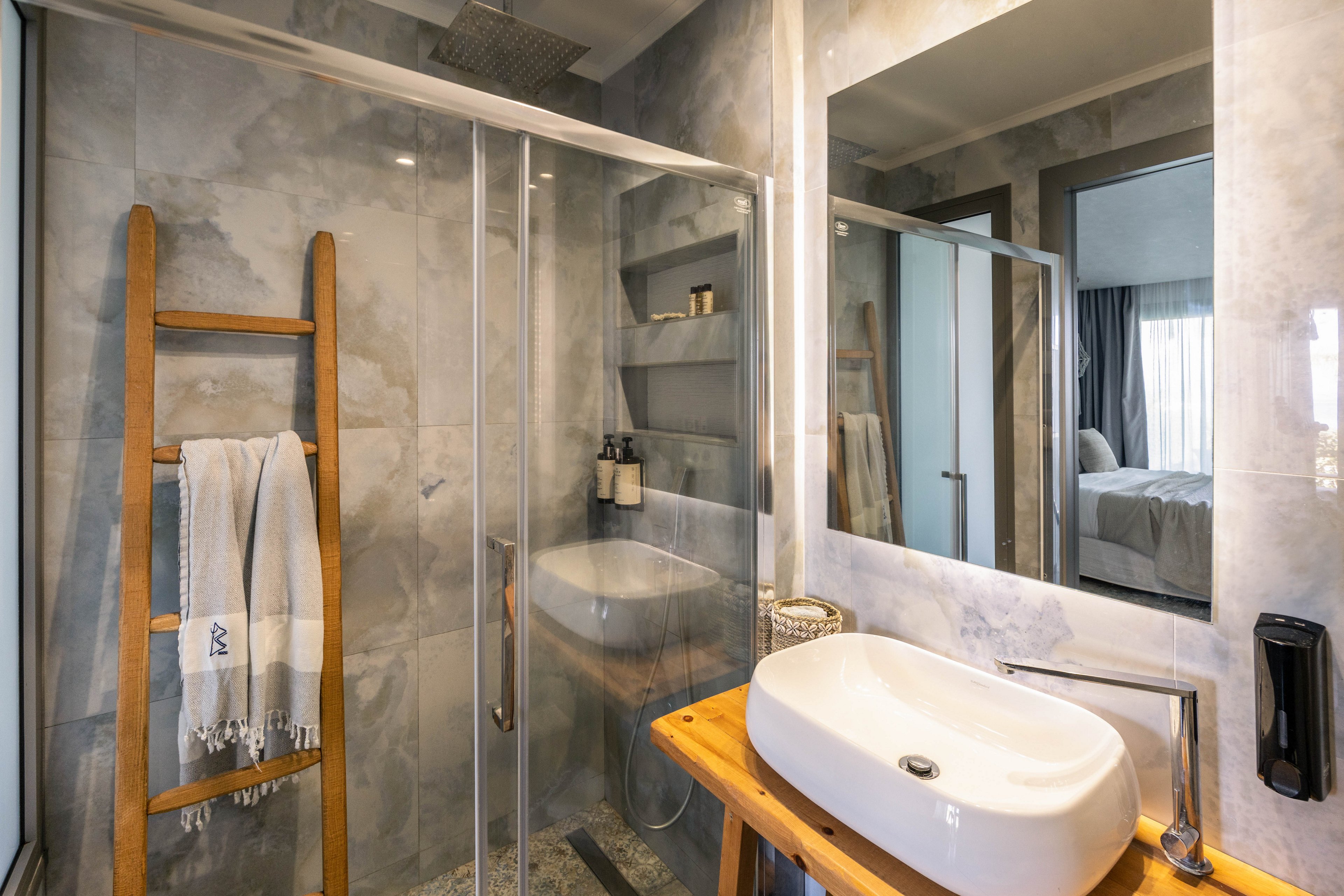 Blue Carpet Luxury Suites