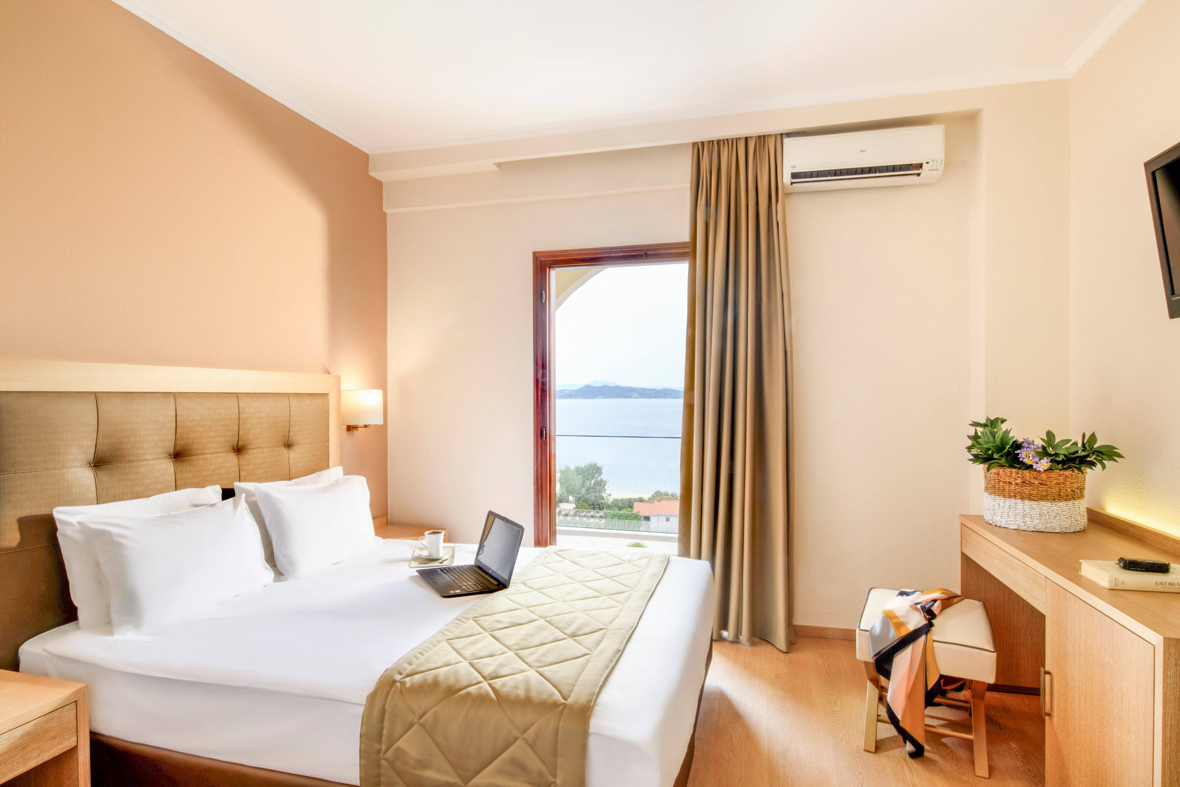 Akrathos Beach Hotel