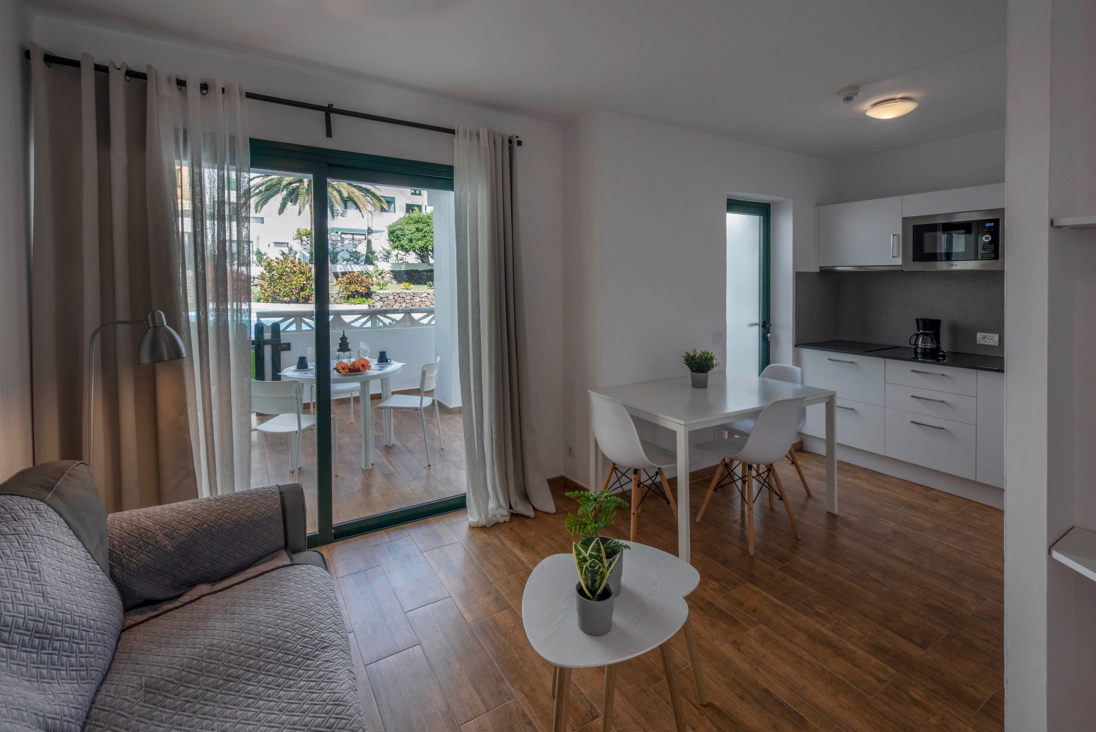 Los Rosales Apartments