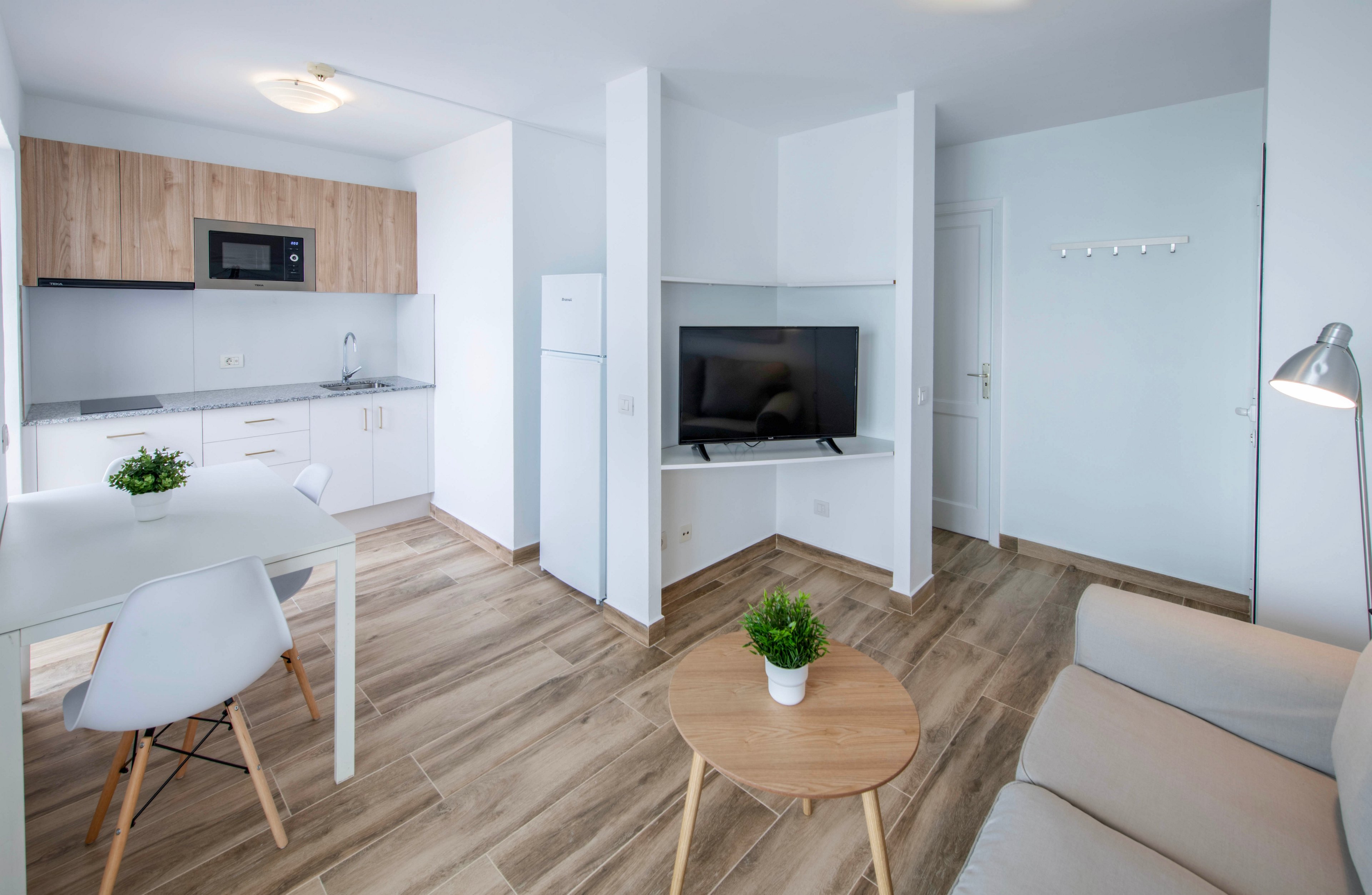 Los Rosales Apartments