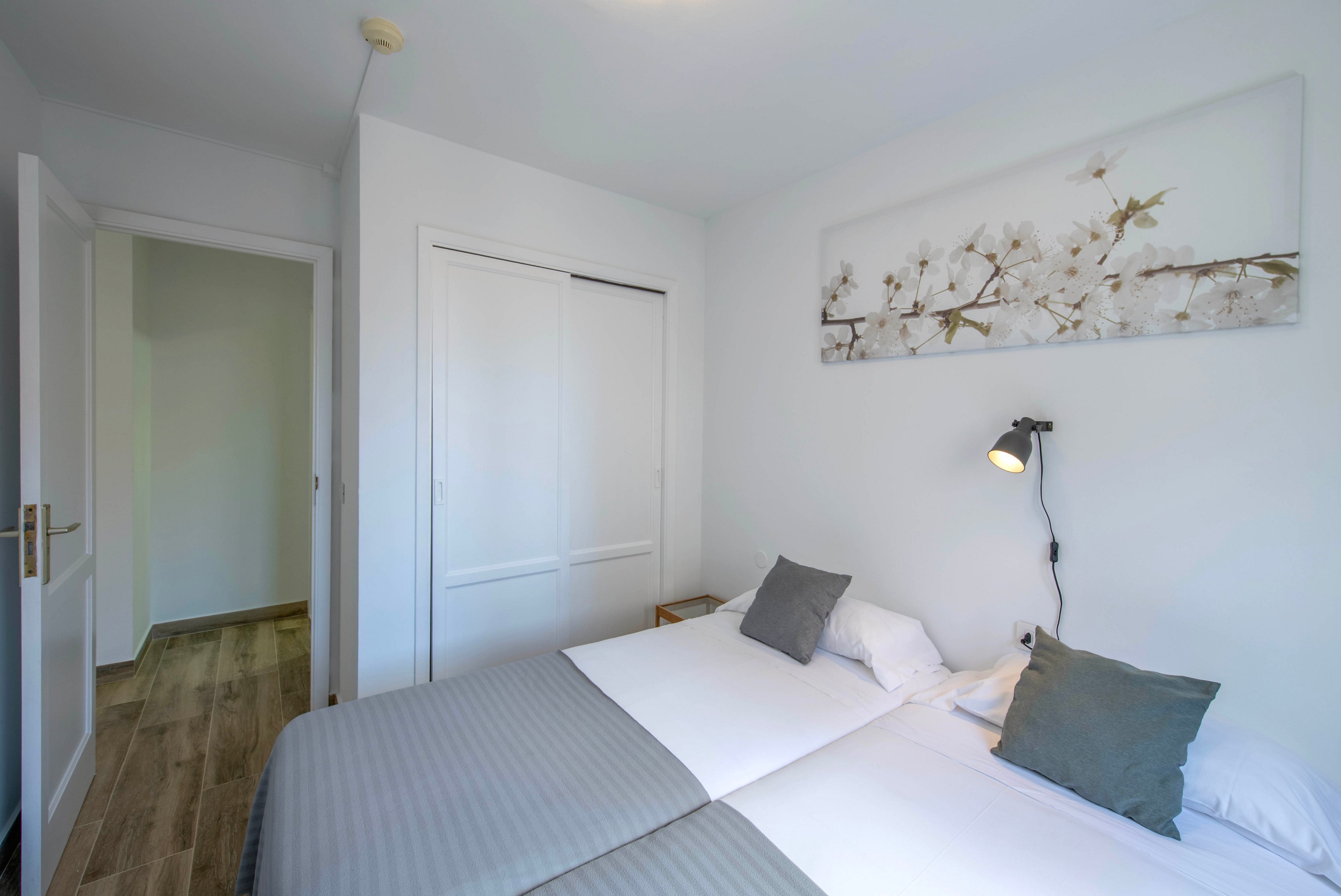 Los Rosales Apartments