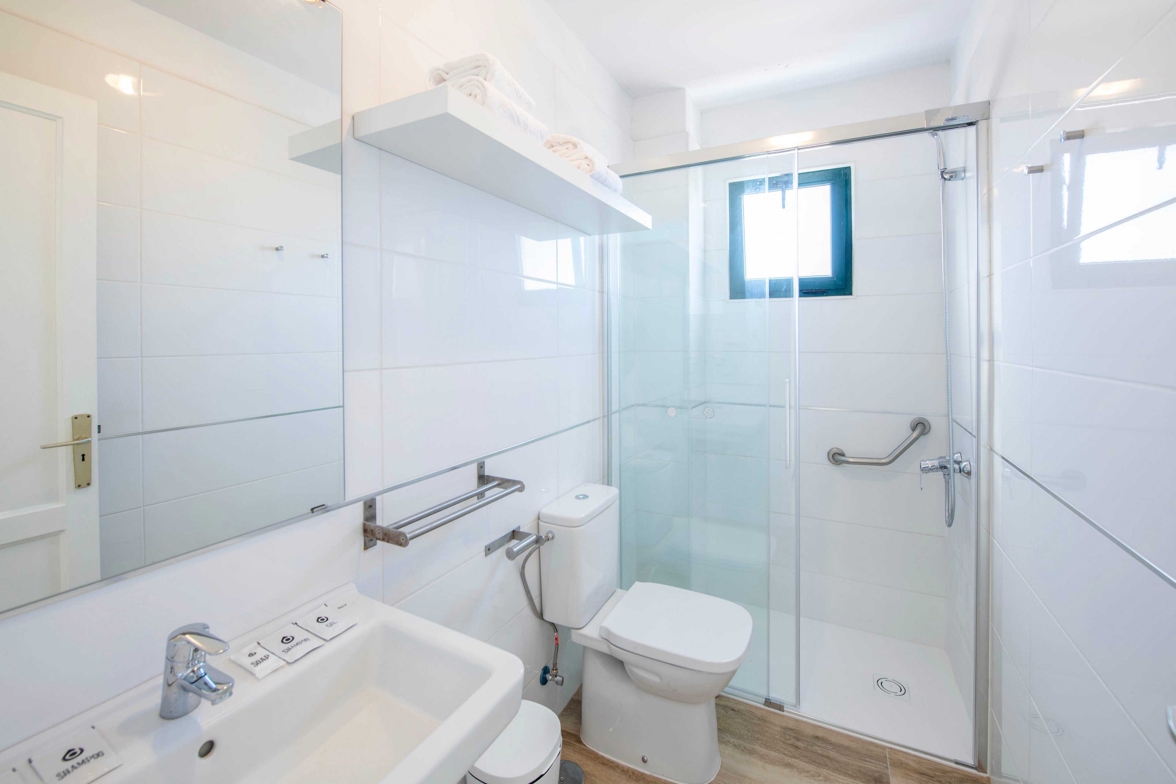 Los Rosales Apartments