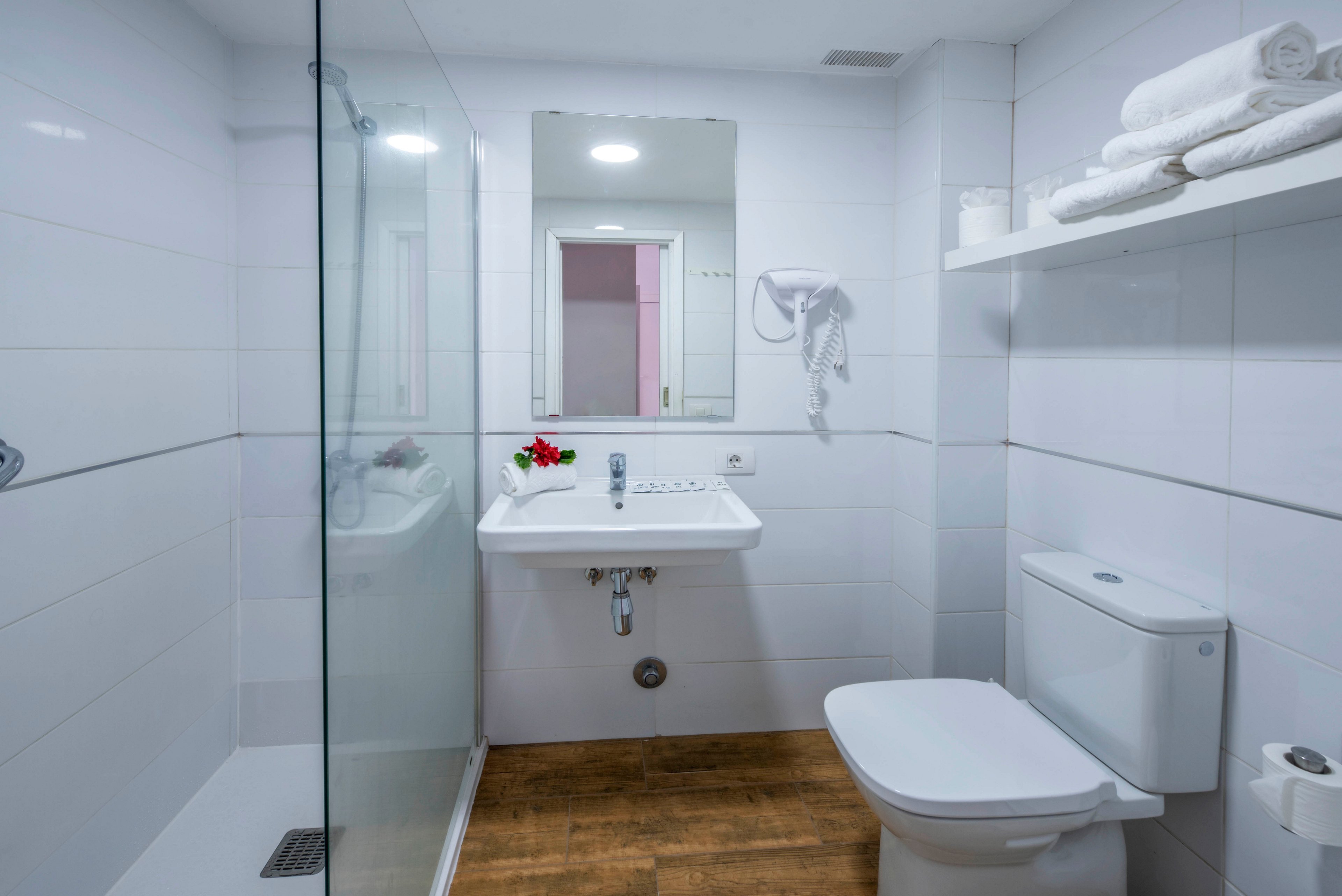 Los Rosales Apartments