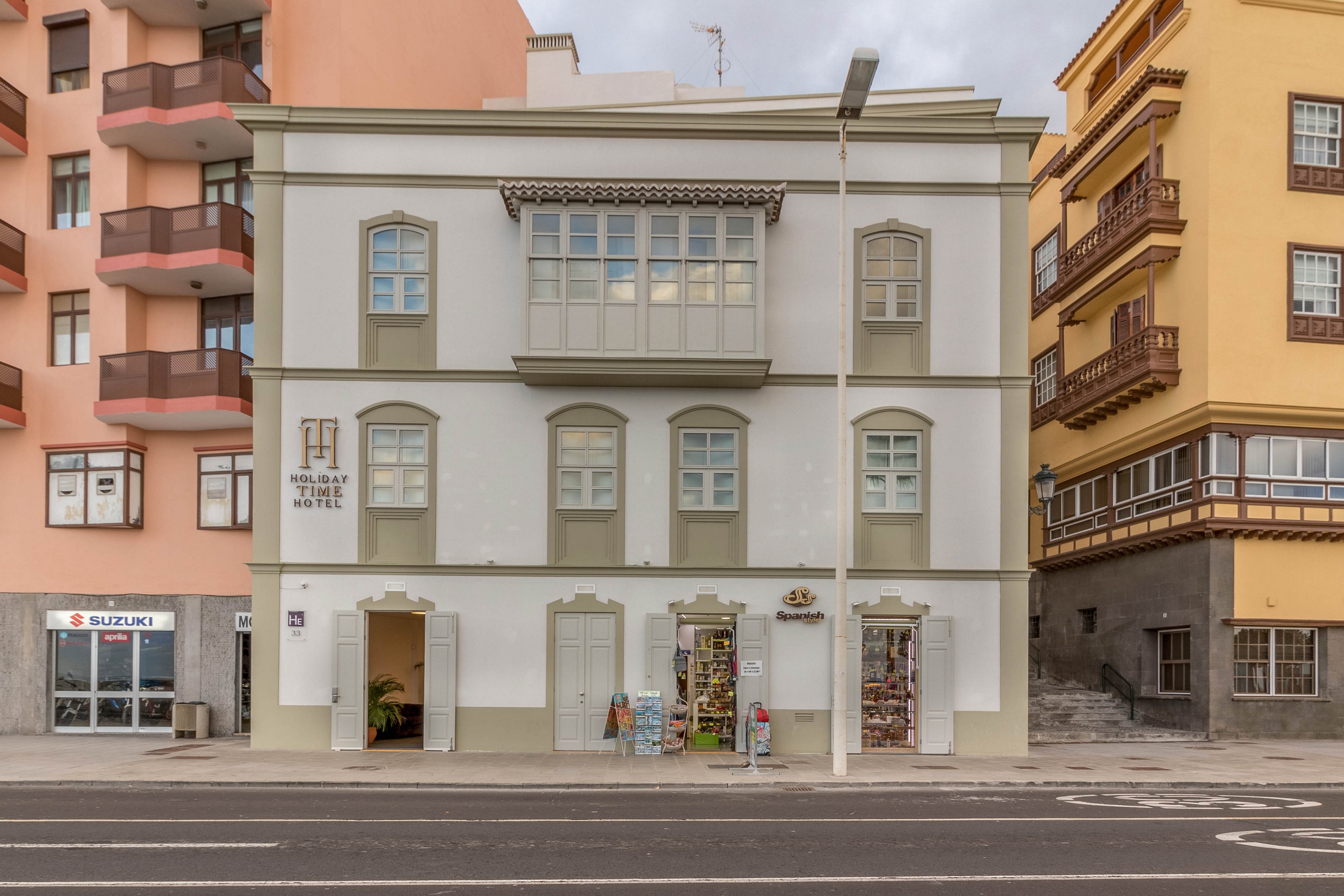 Hotel Emblematico Holiday Time