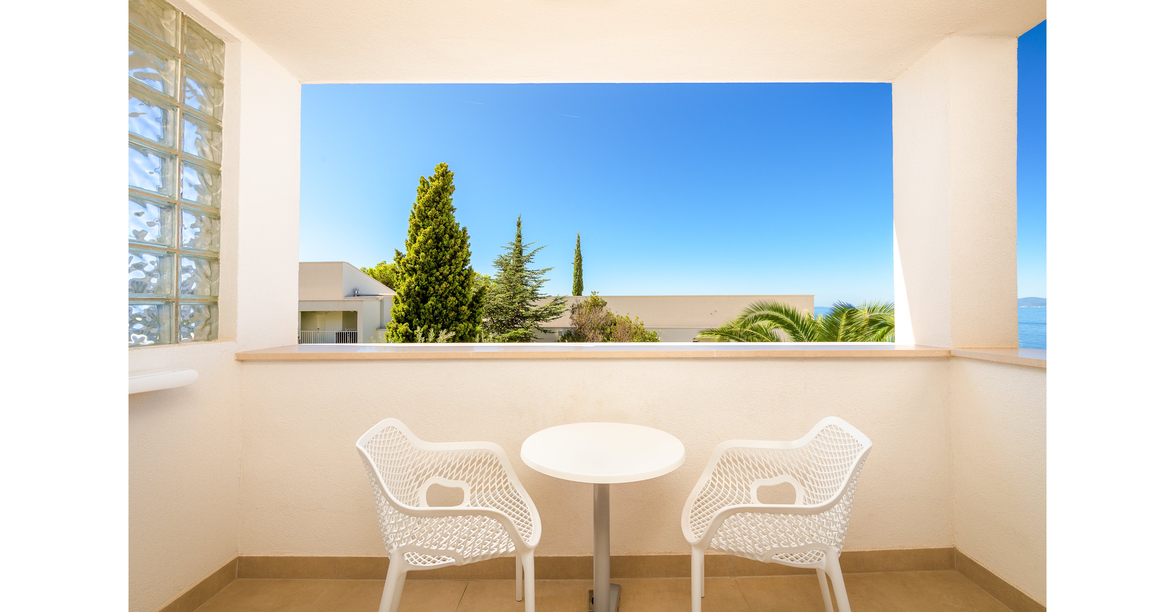 Medora Auri Beach Resort