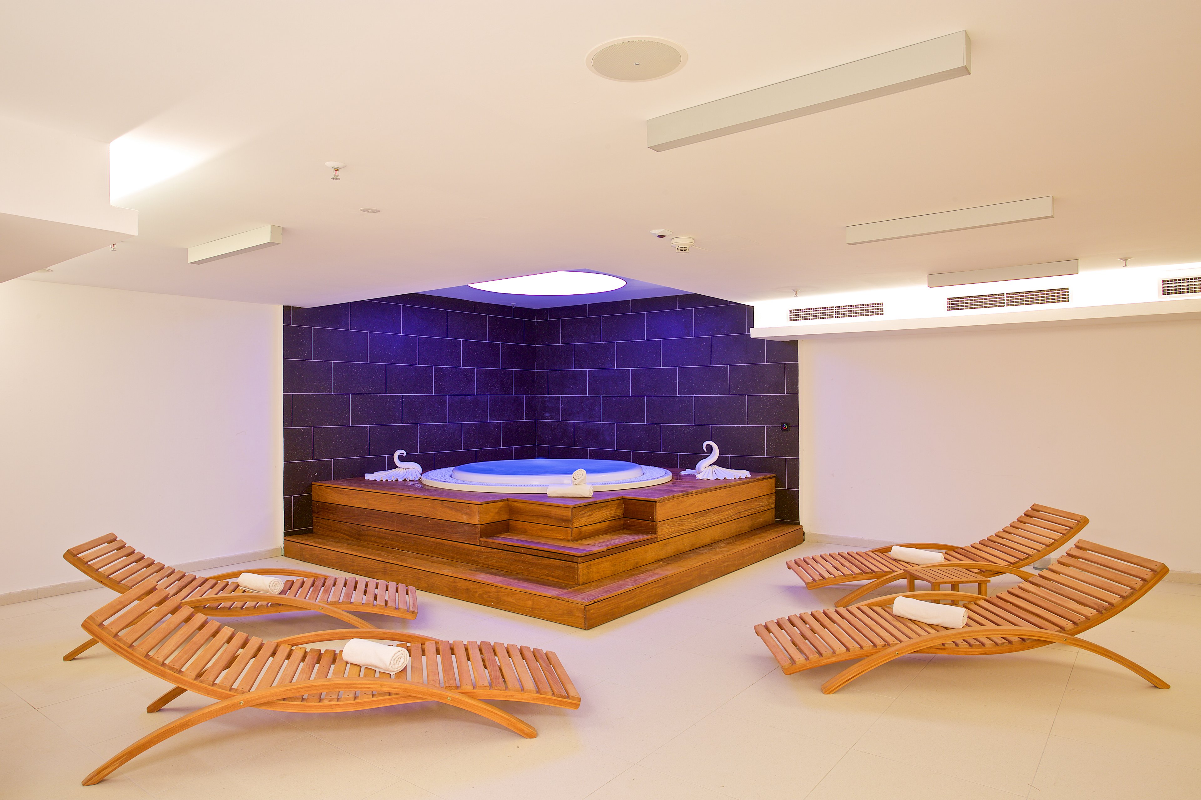 Medora Auri Beach Resort