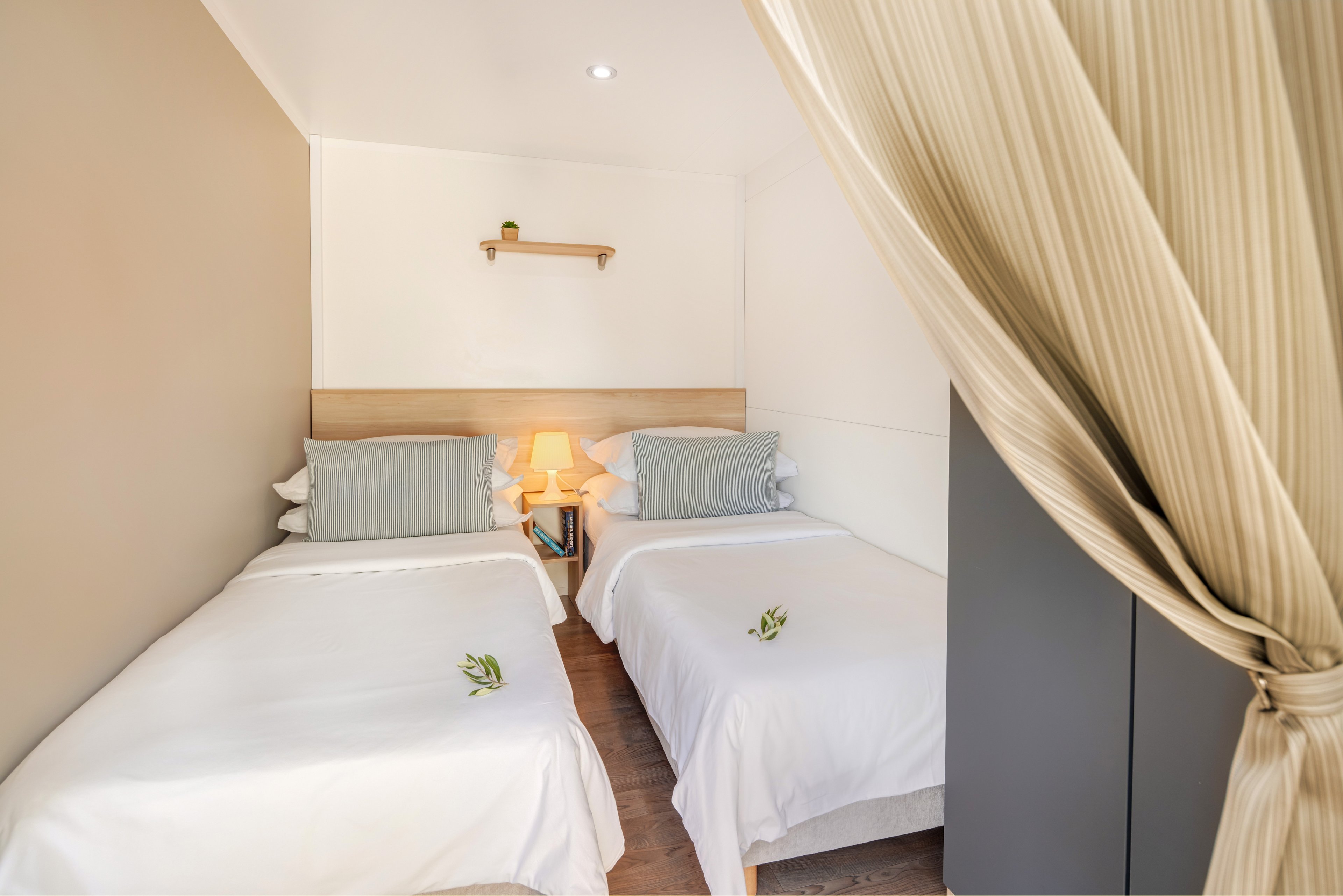 Waterman Beach Village & Glamping