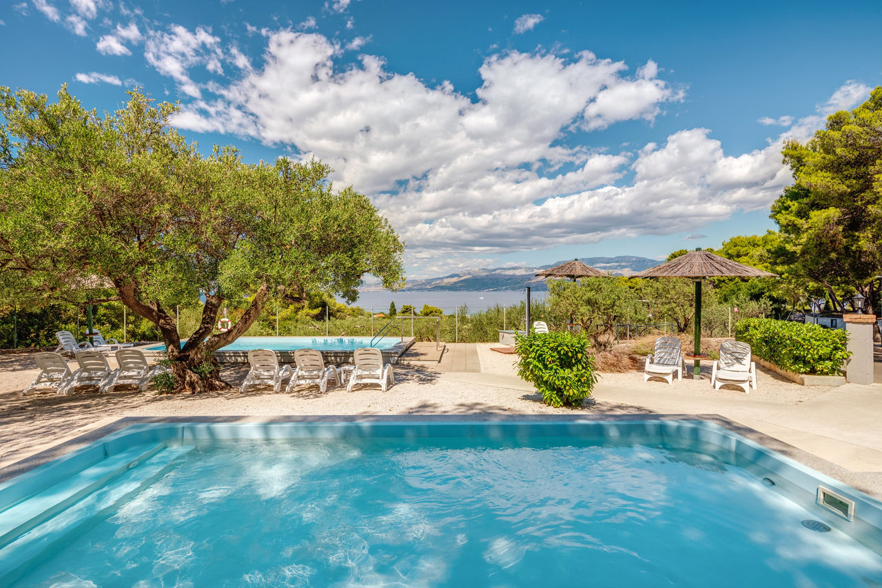 Waterman Beach Village & Glamping