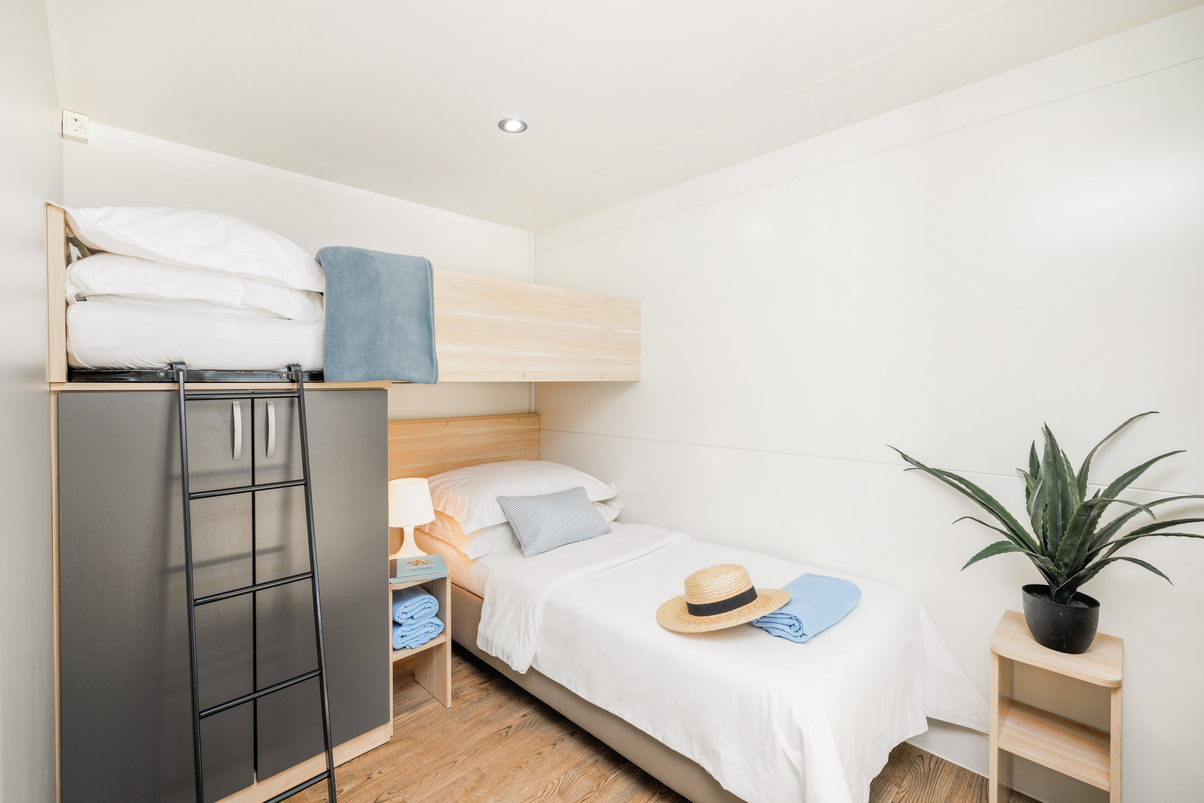 Waterman Beach Village & Glamping