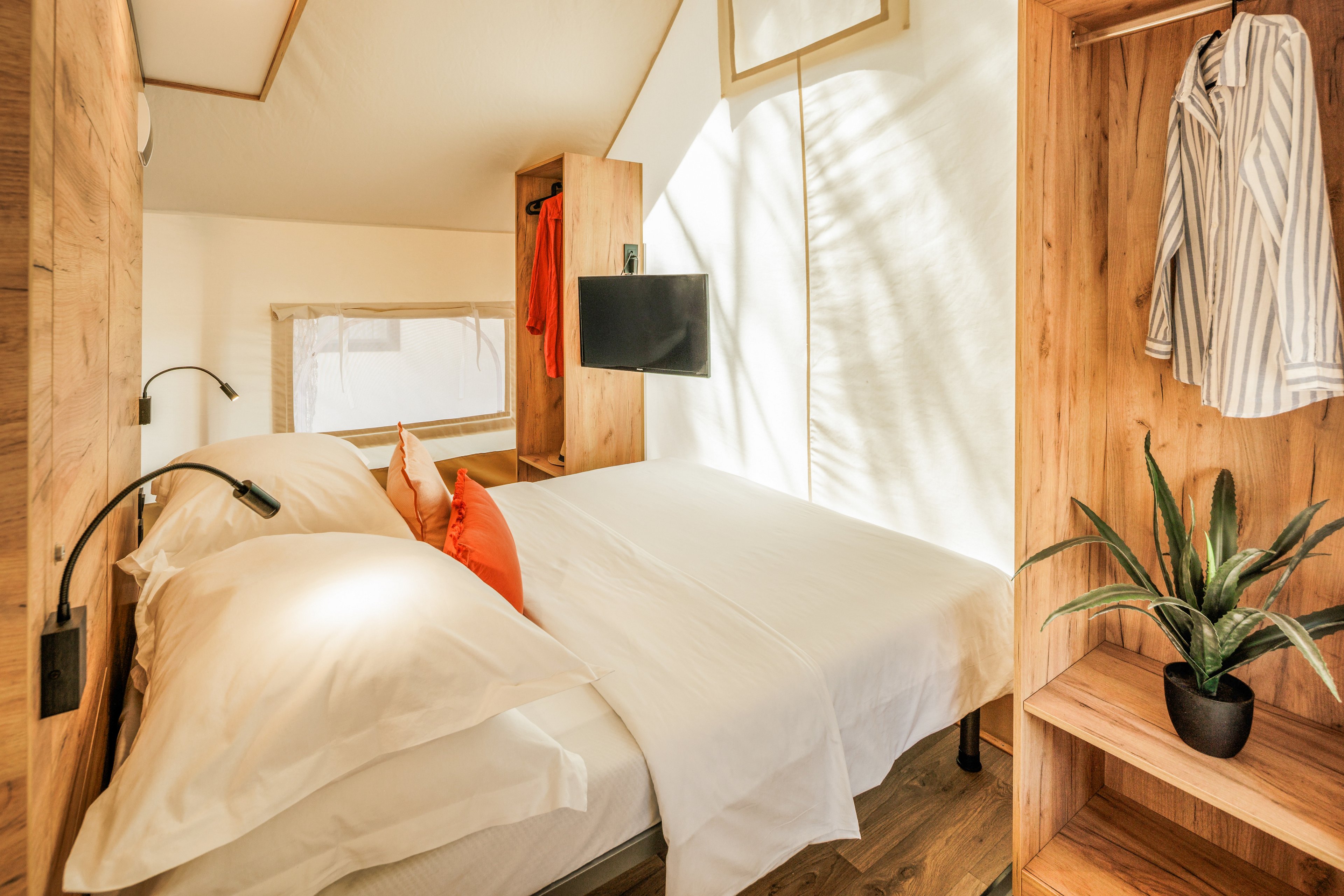 Waterman Beach Village & Glamping