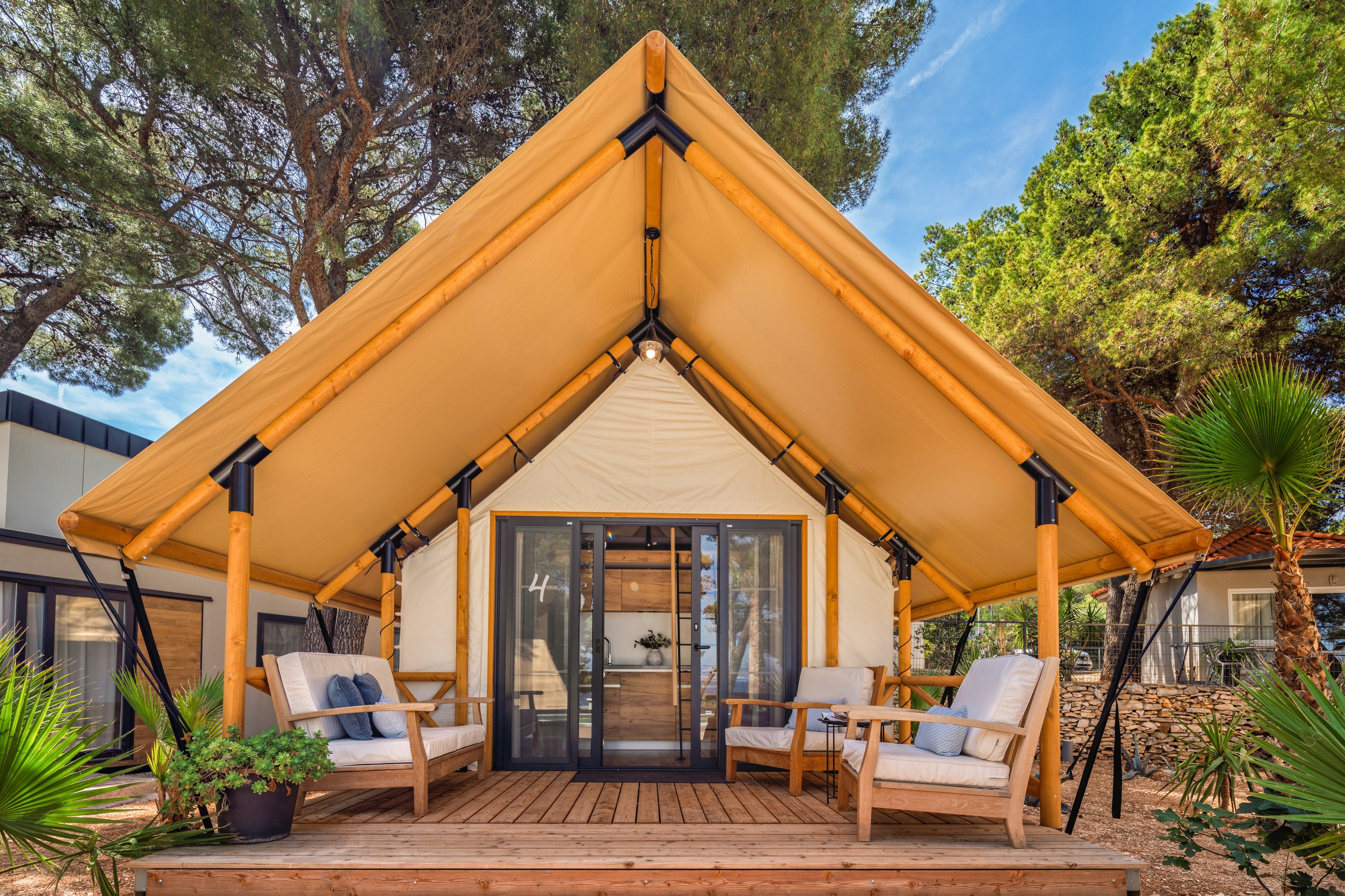 Waterman Beach Village & Glamping