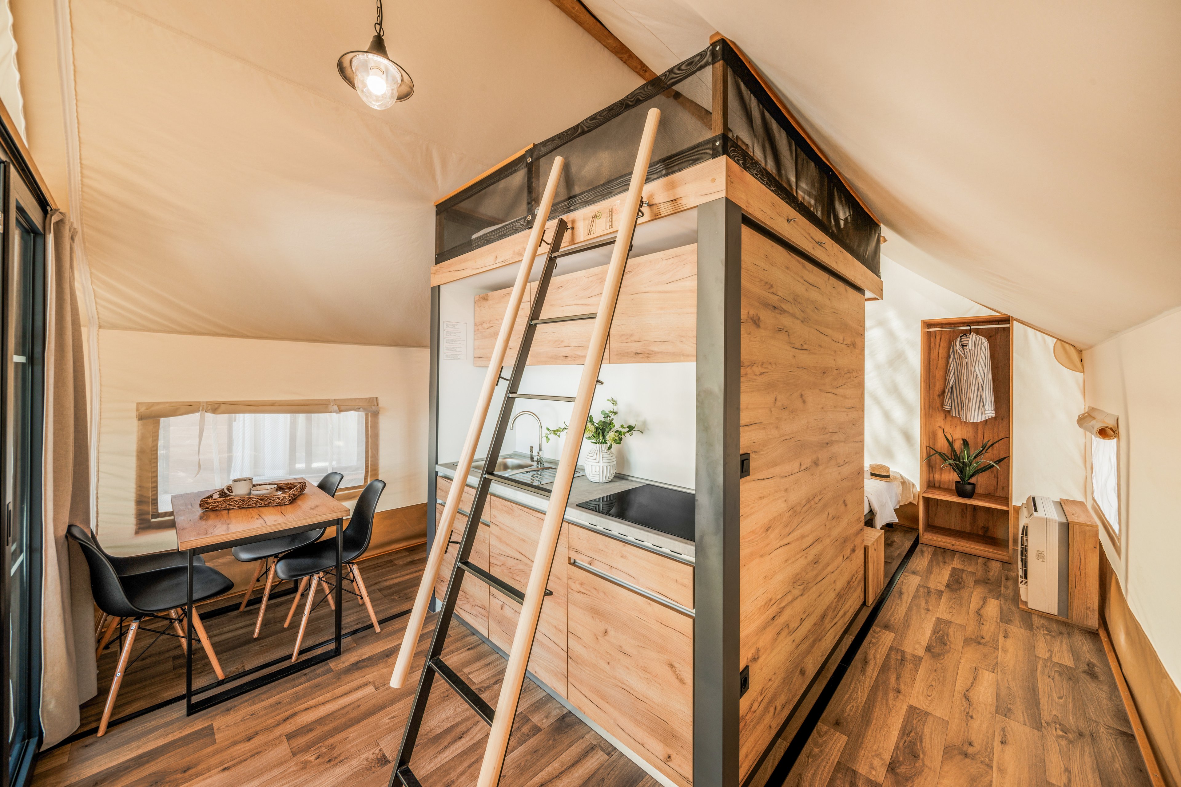 Waterman Beach Village & Glamping