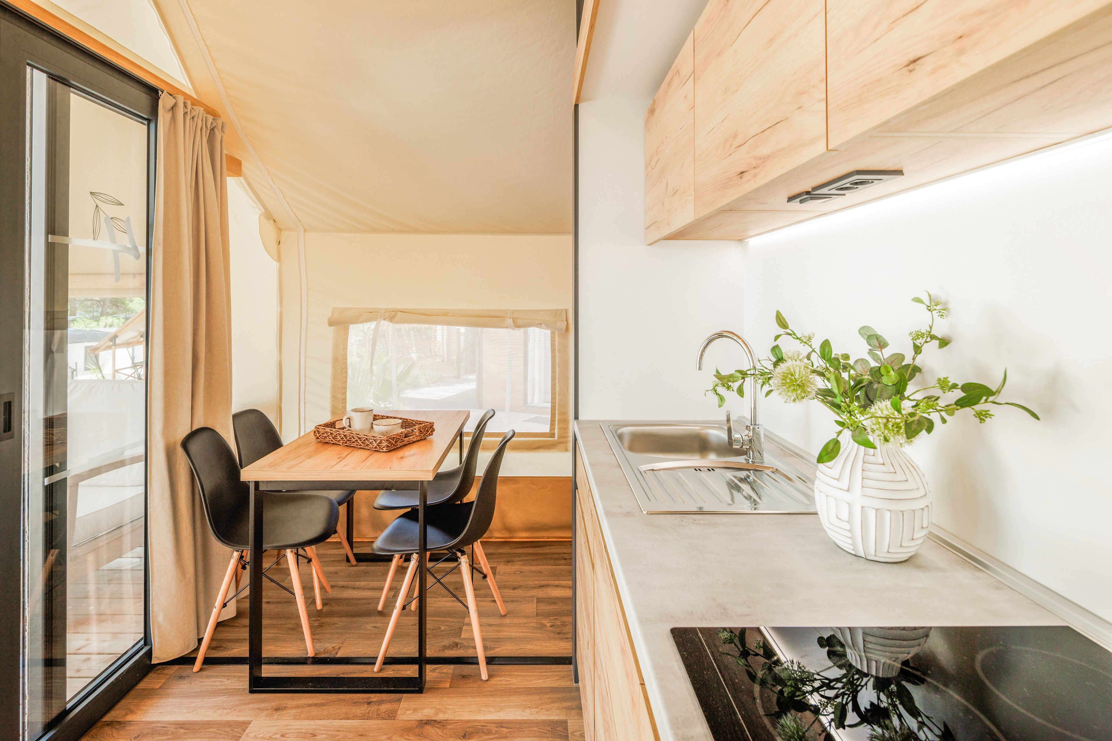 Waterman Beach Village & Glamping