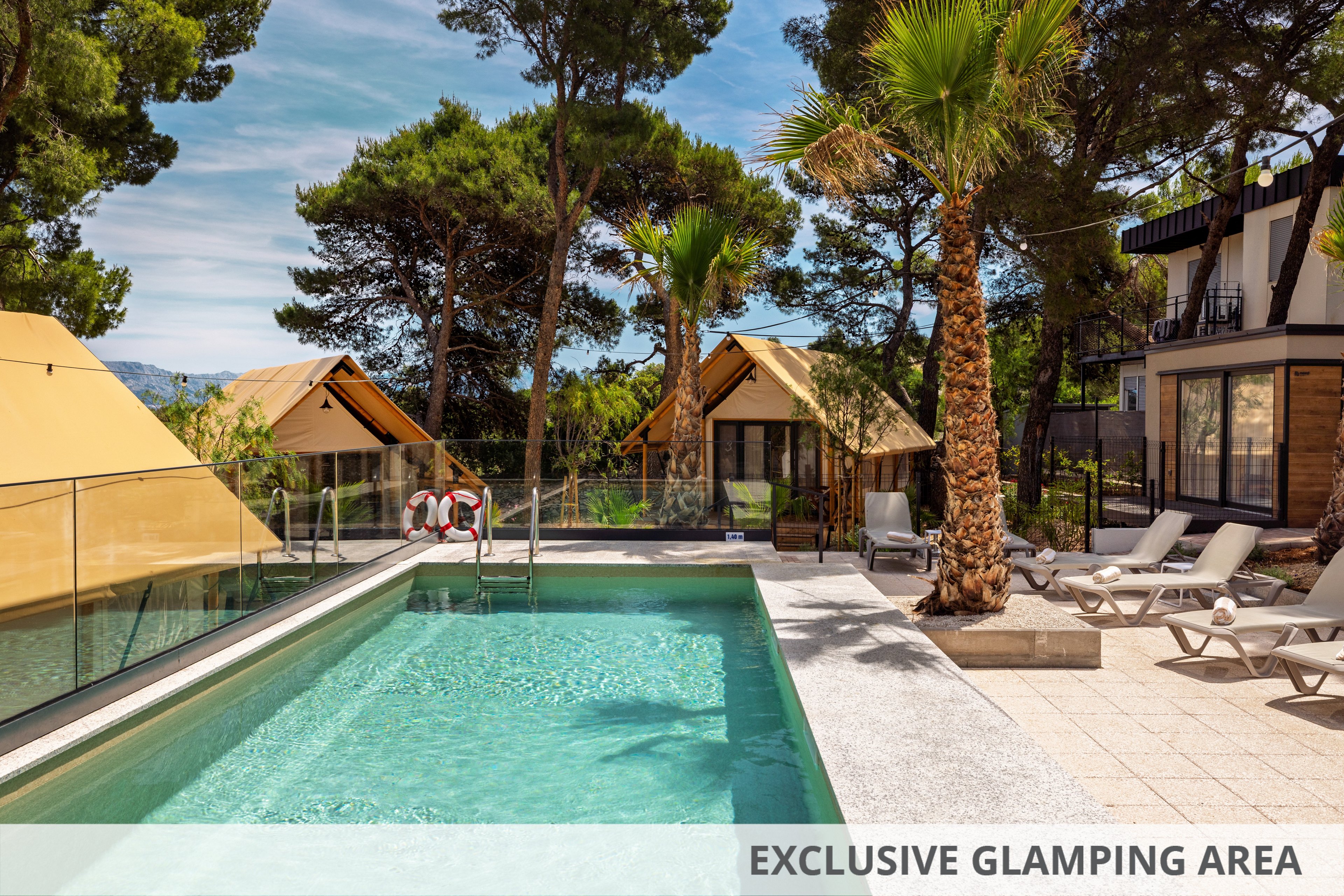 Waterman Beach Village & Glamping