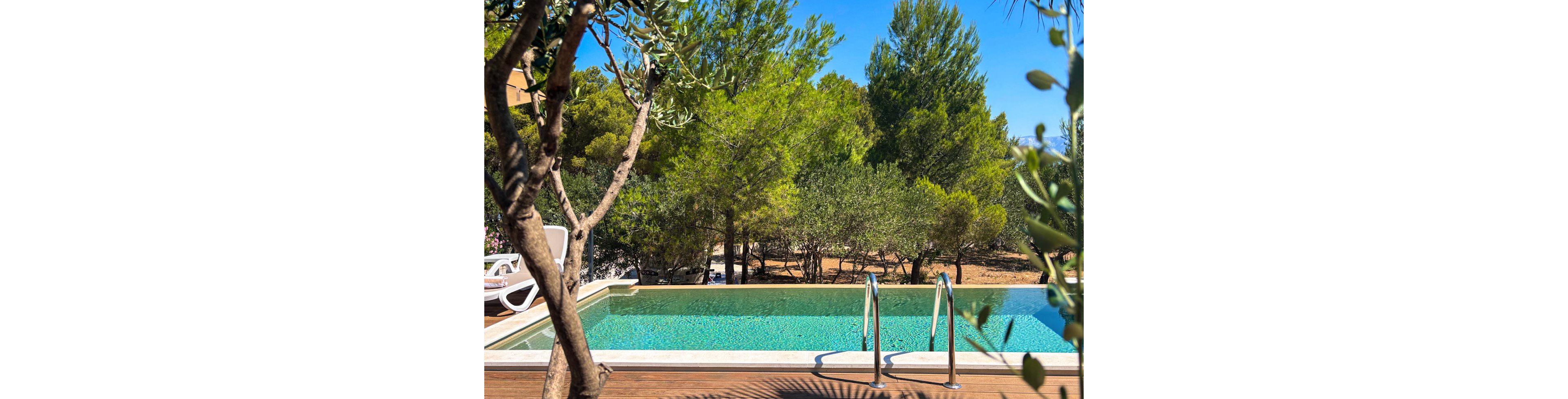 Waterman Beach Village & Glamping