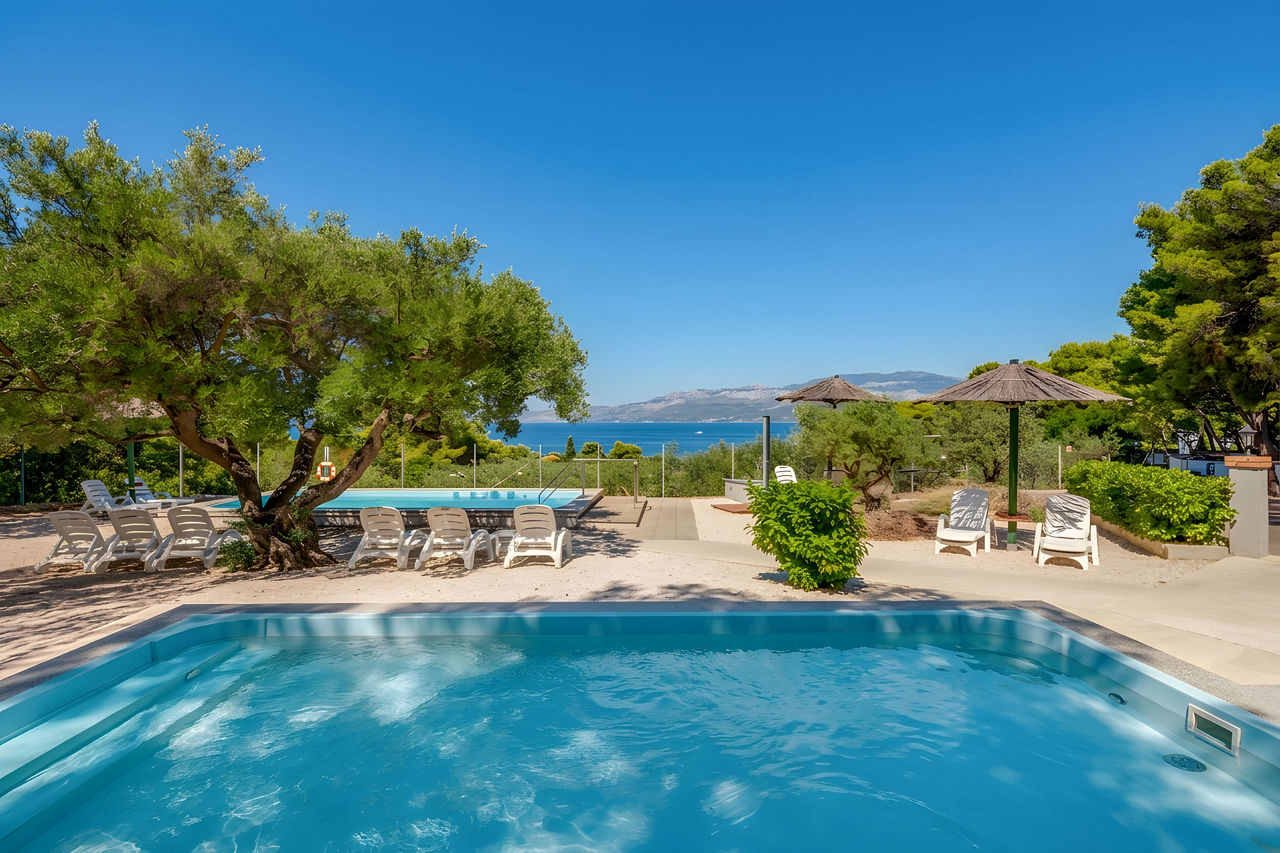 Waterman Beach Village & Glamping