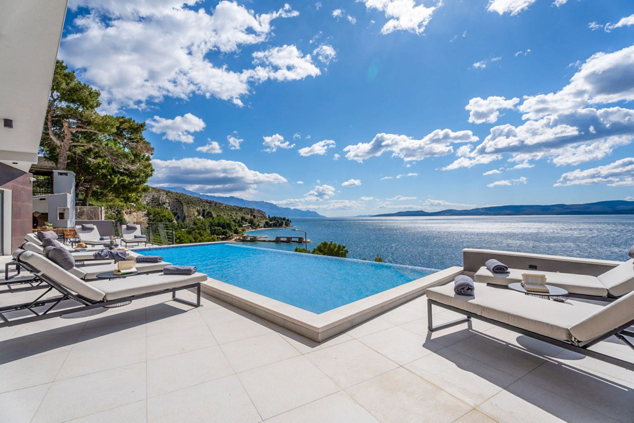 Villa Infinity Escape