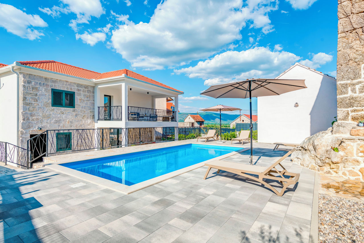 Villa Elegant Stone