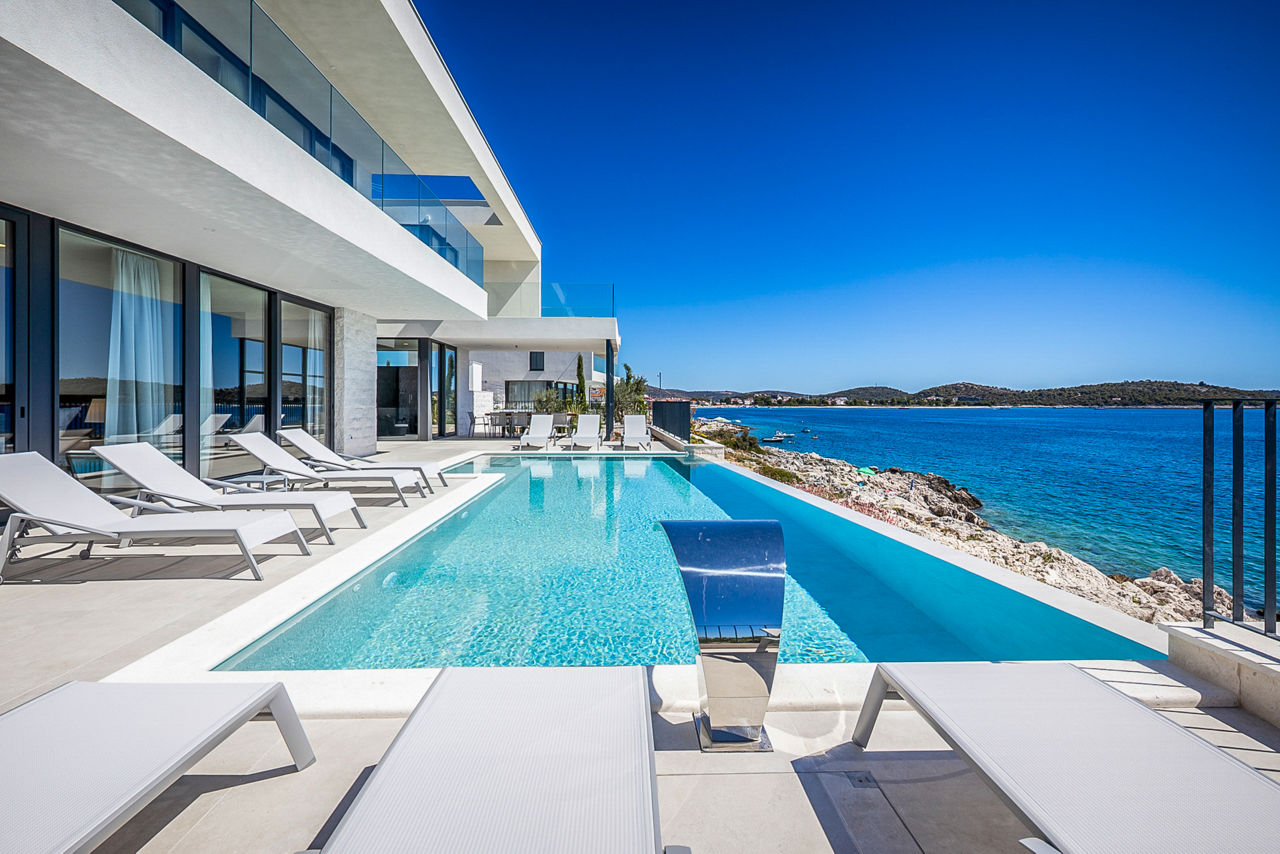 Villa Lux Shoreline I