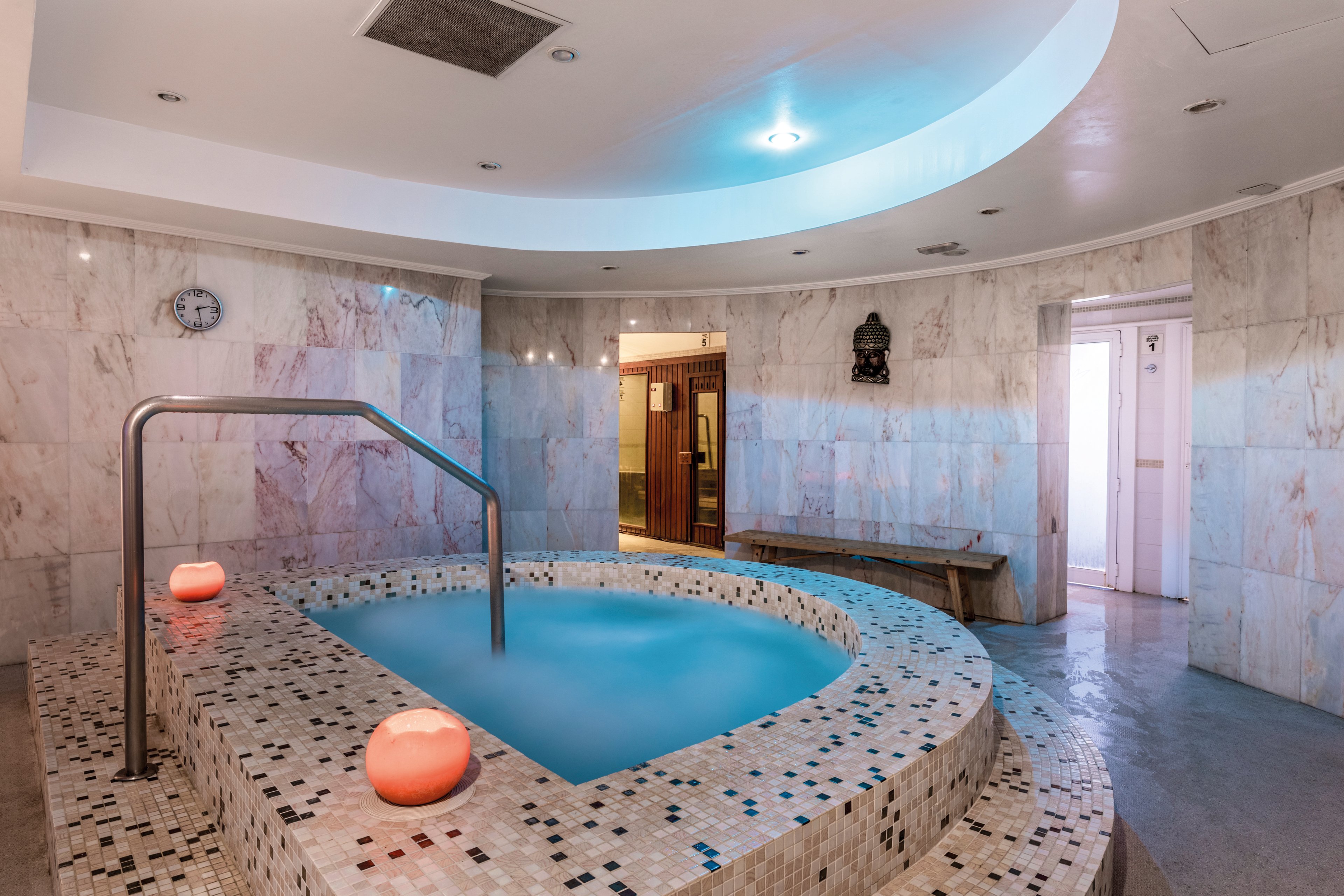 Paradise Park Fun Lifestyle Hotel