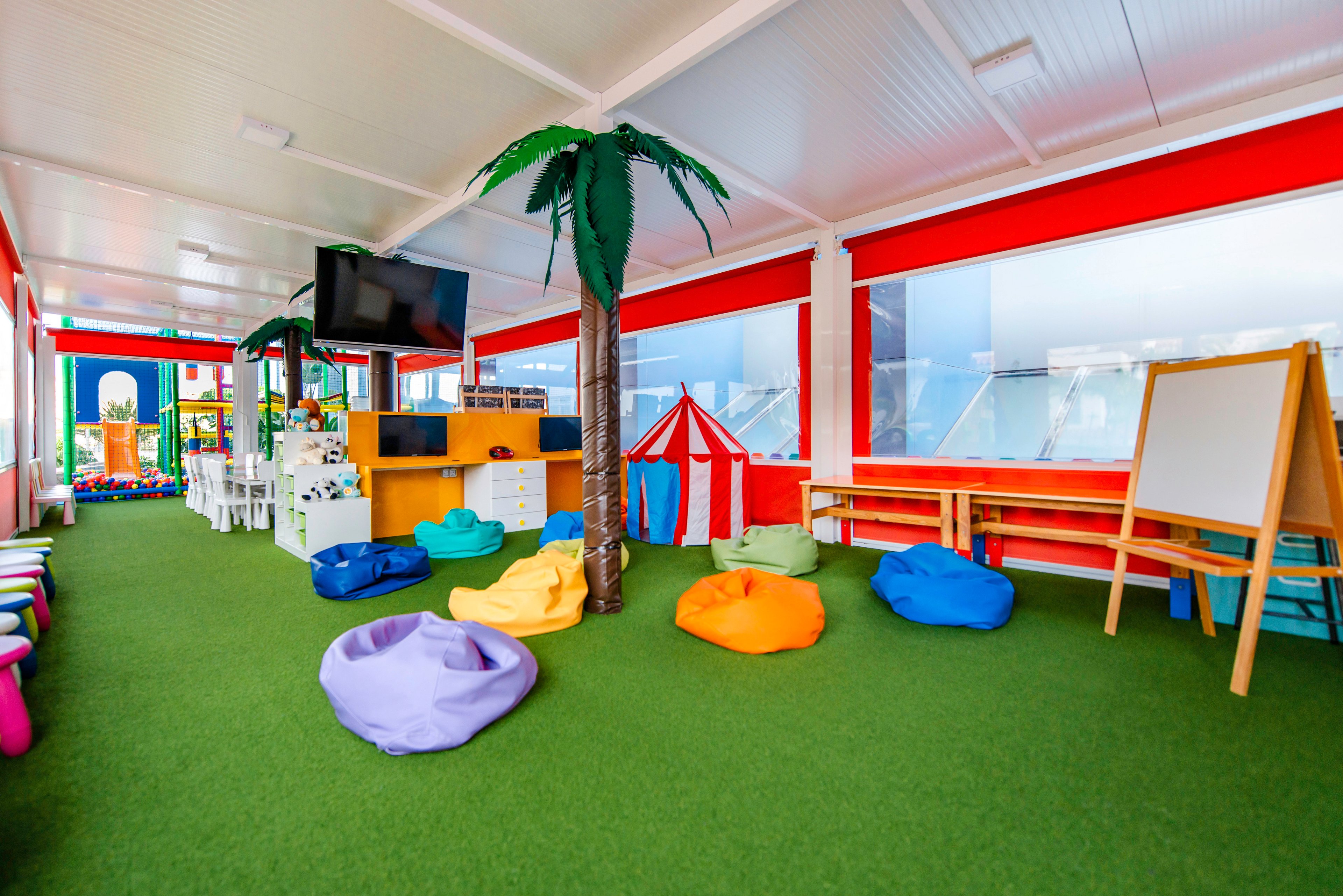 Paradise Park Fun Lifestyle Hotel