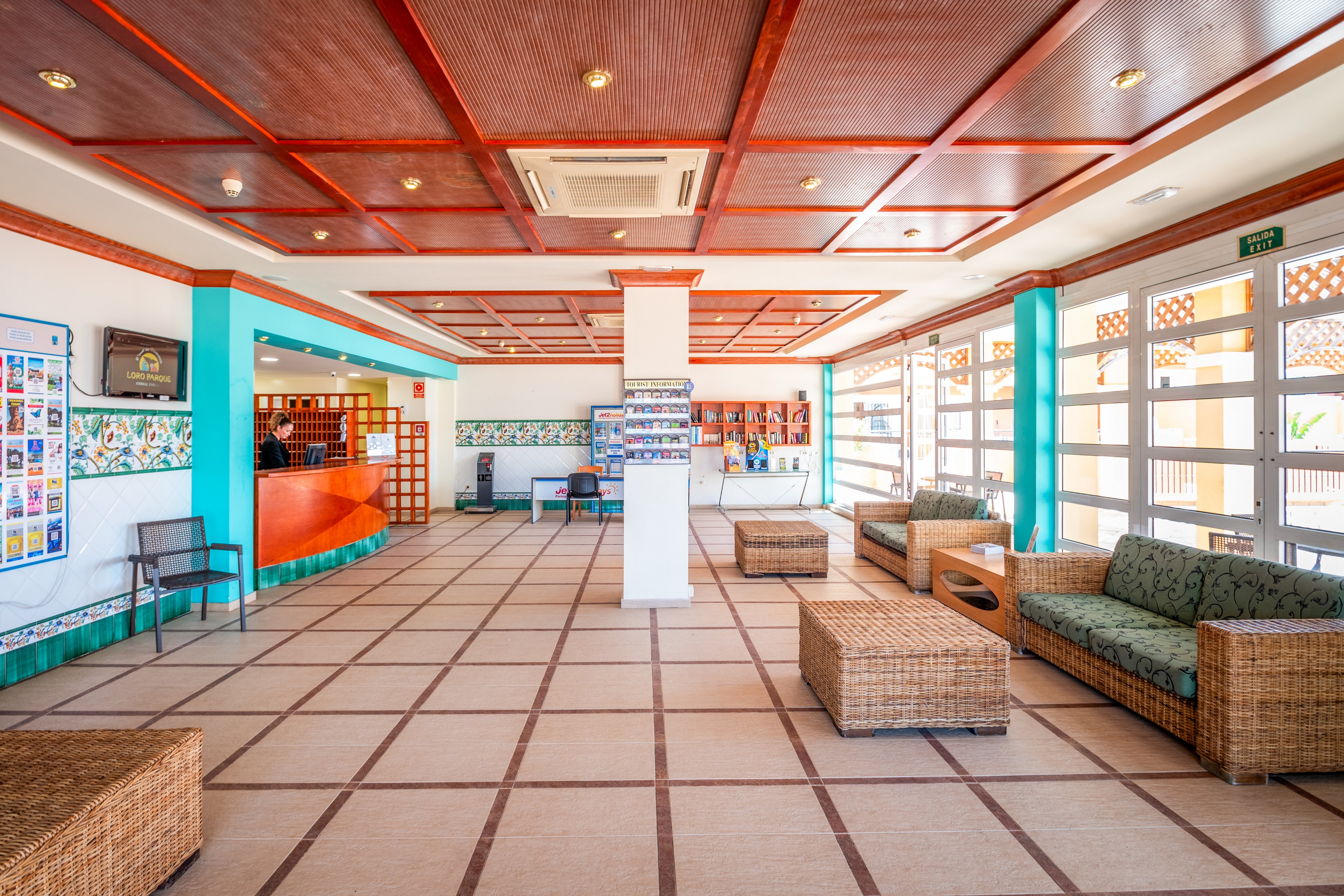 Granada Park Apartments & Siam Park Waterpark