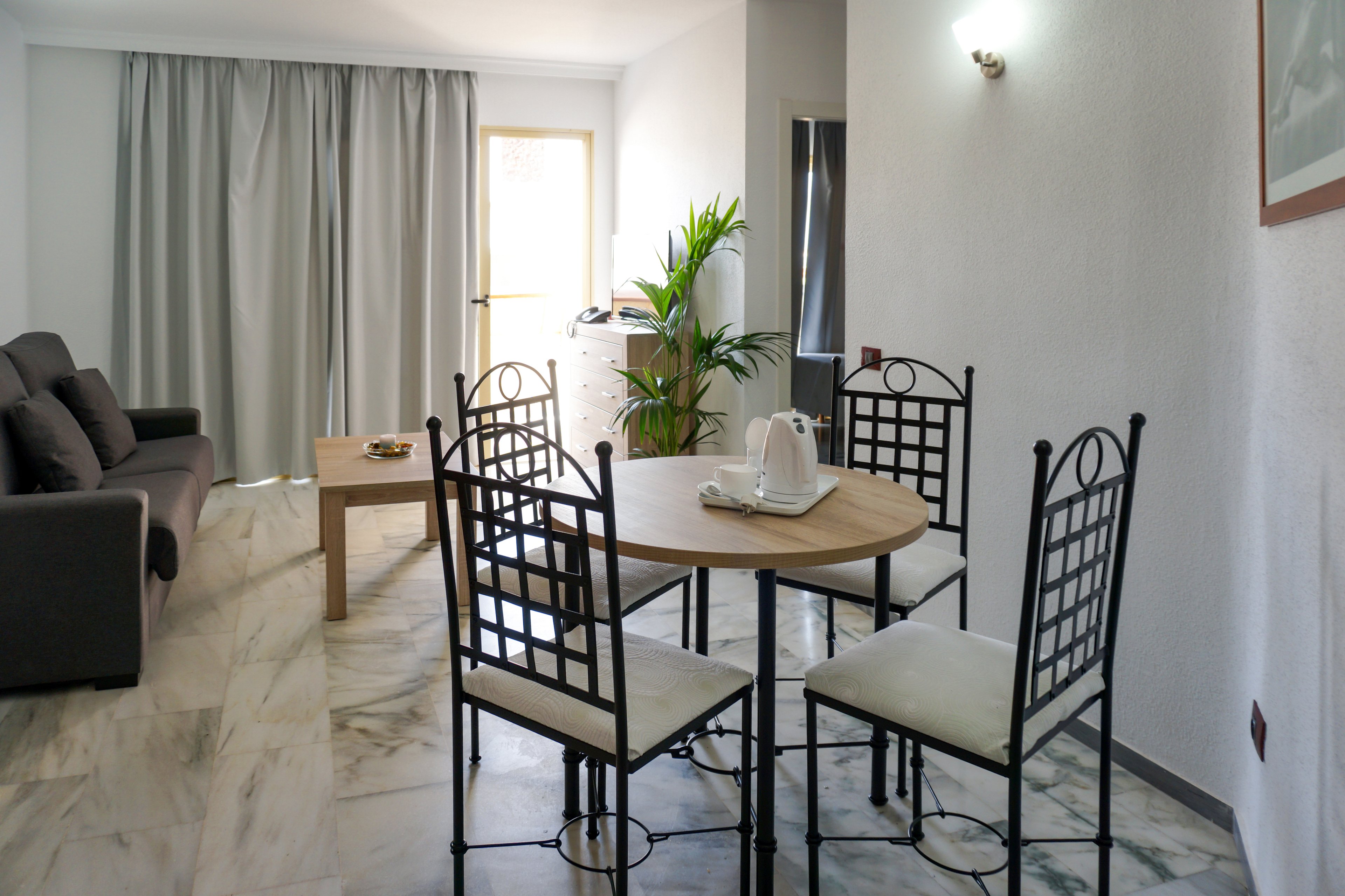 Aparthotel Las Piramides