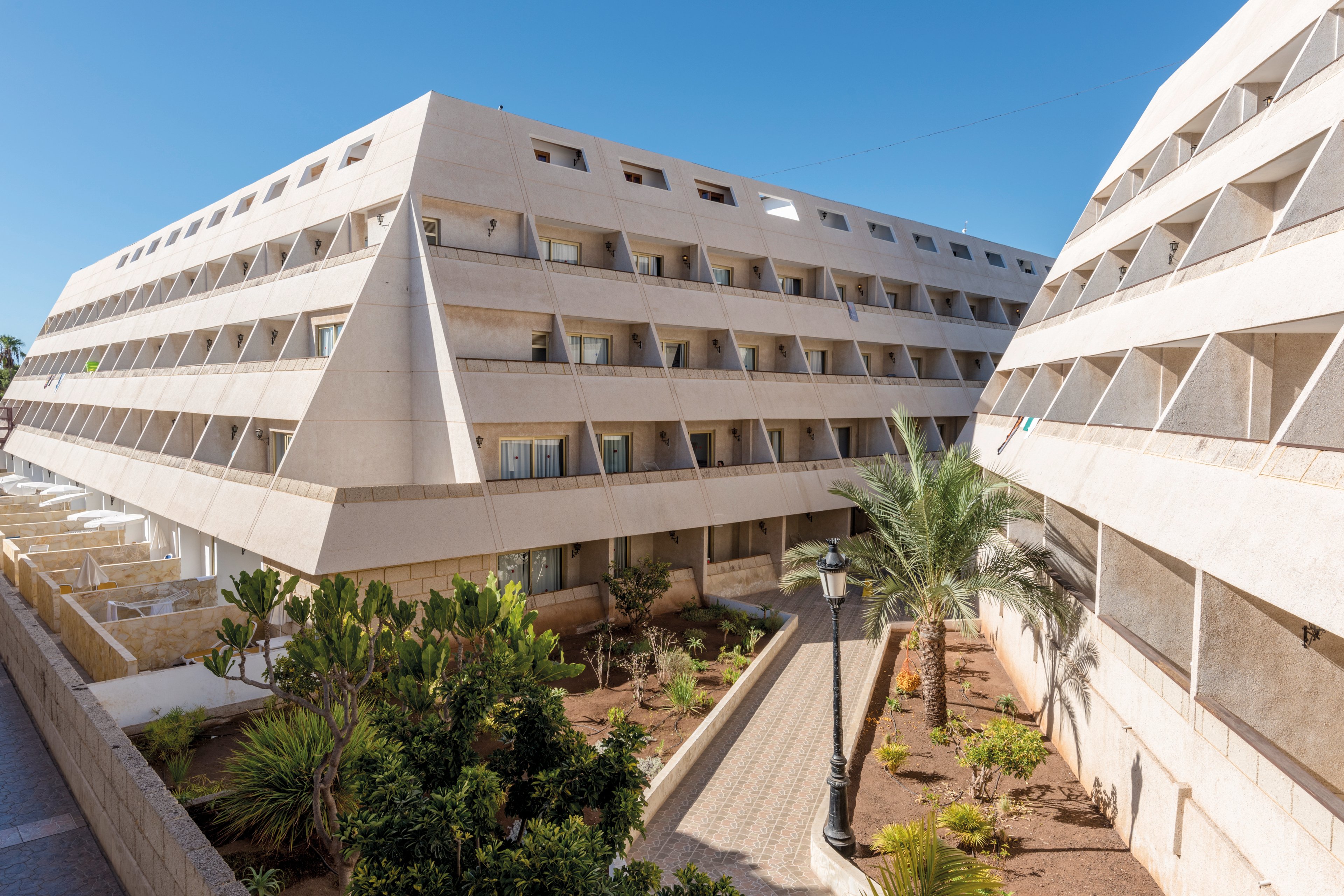 Aparthotel Las Piramides