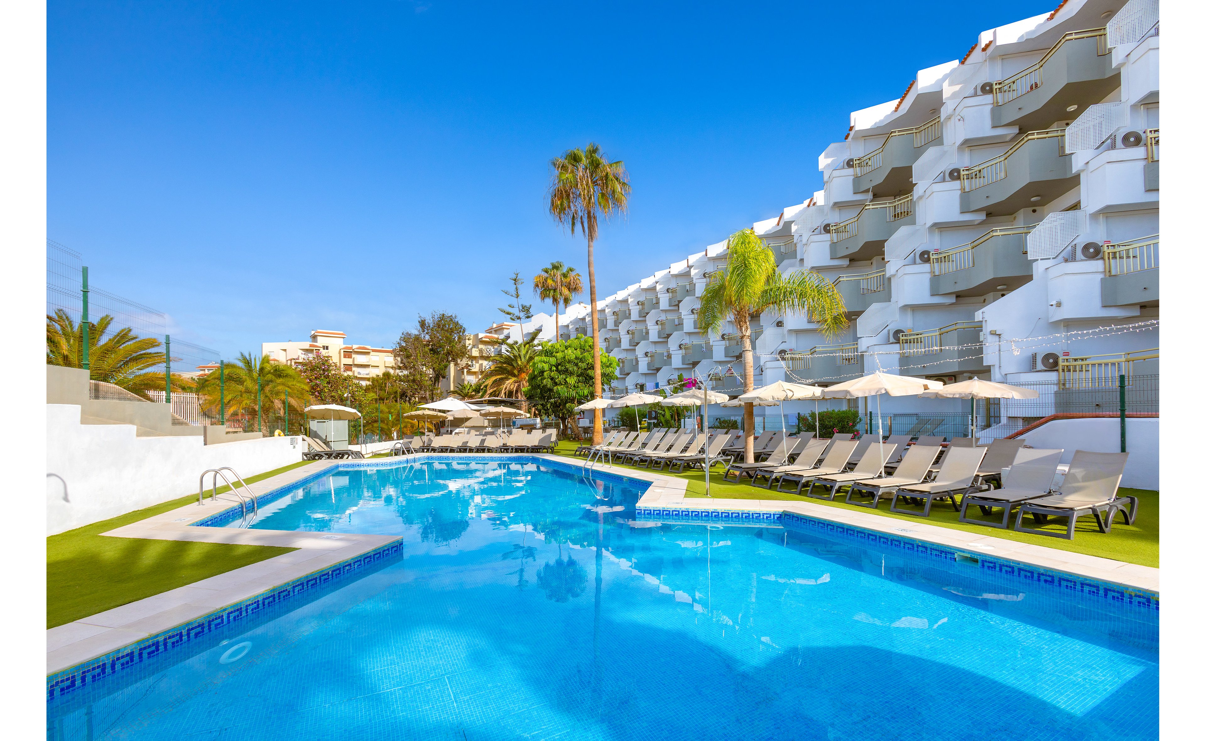 Playaolid Suites & Apartments