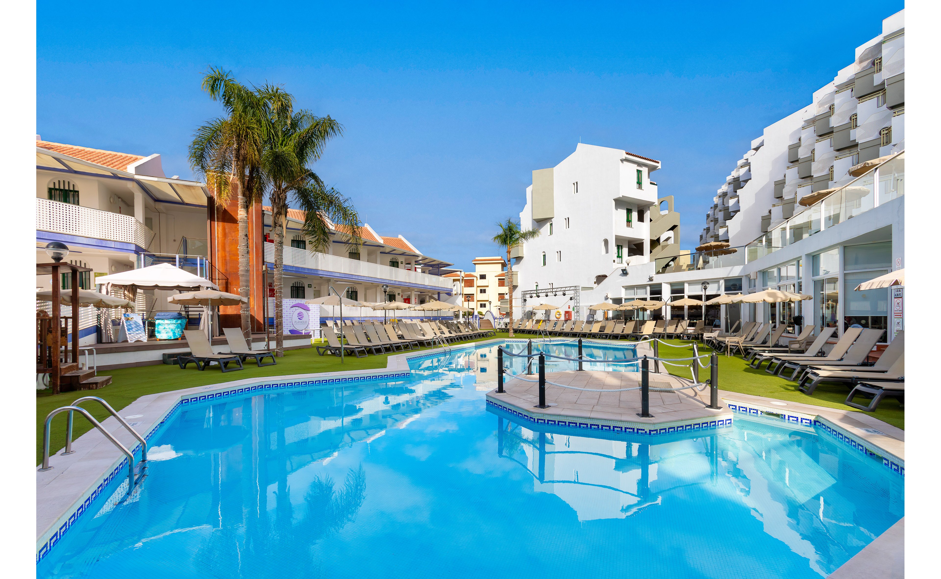 Playaolid Suites & Apartments