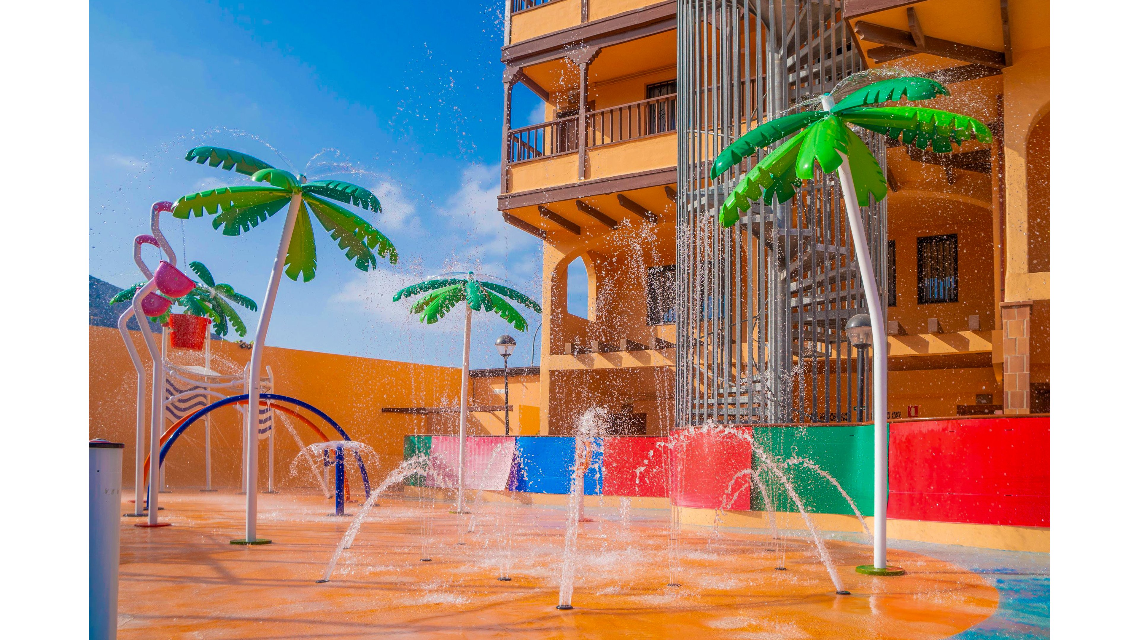 Coral Los Alisios & Siam Park Waterpark