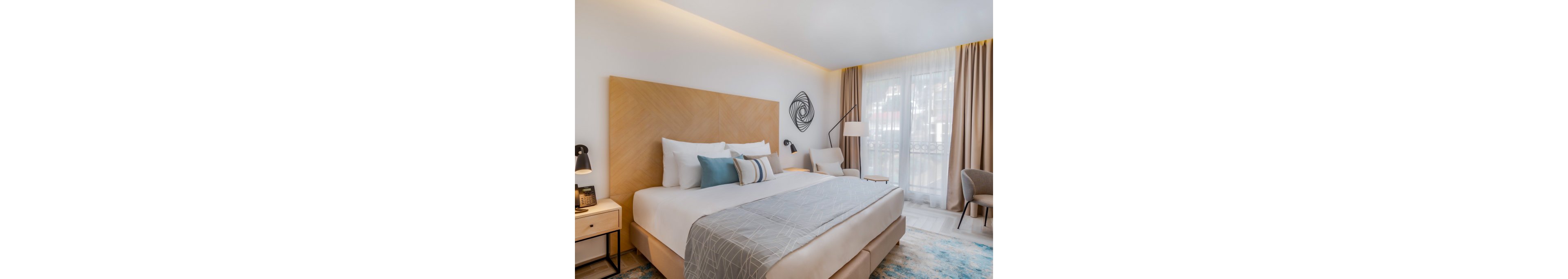 Lazure Hotel & Marina.