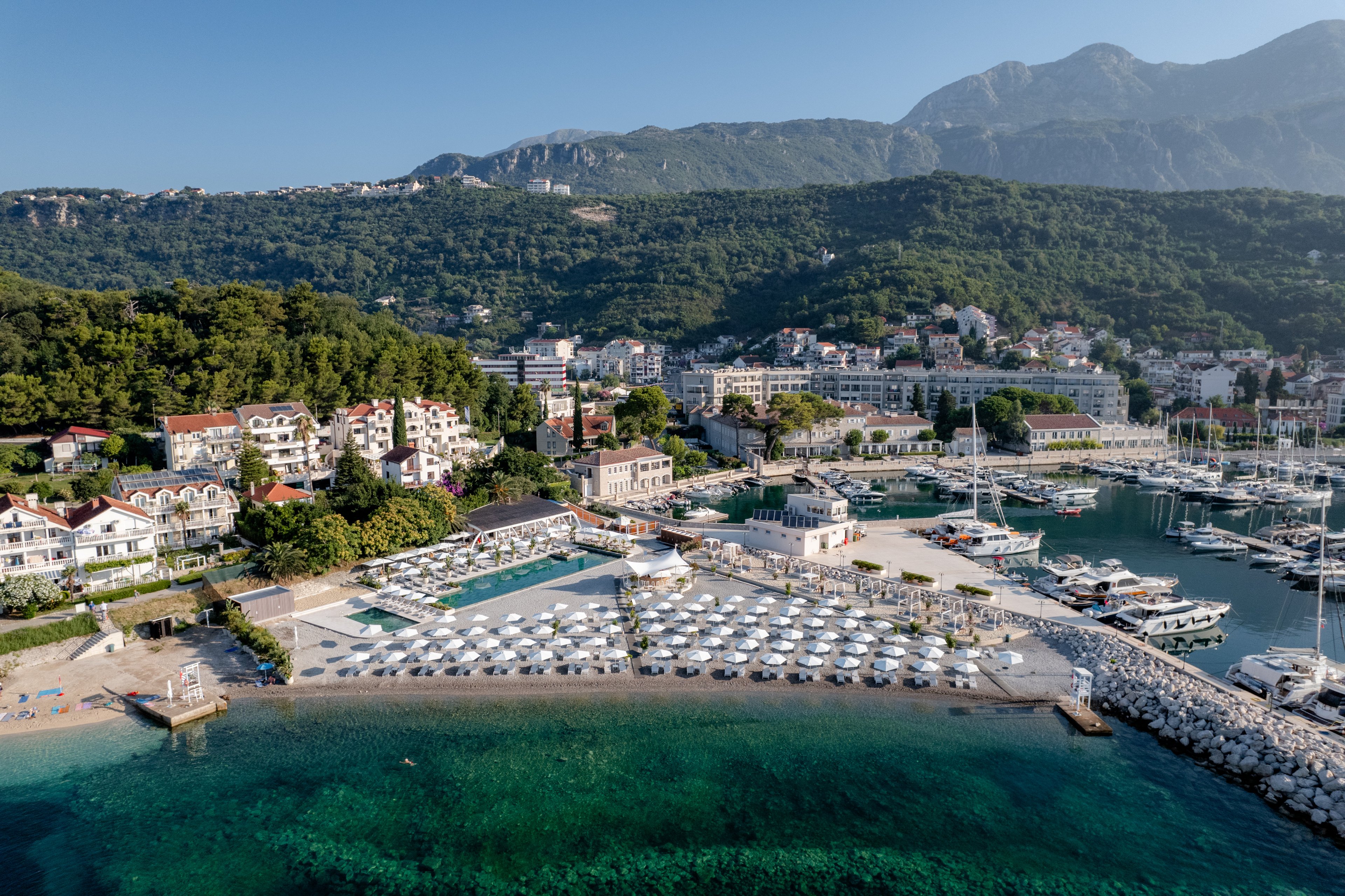 Lazure Hotel & Marina.