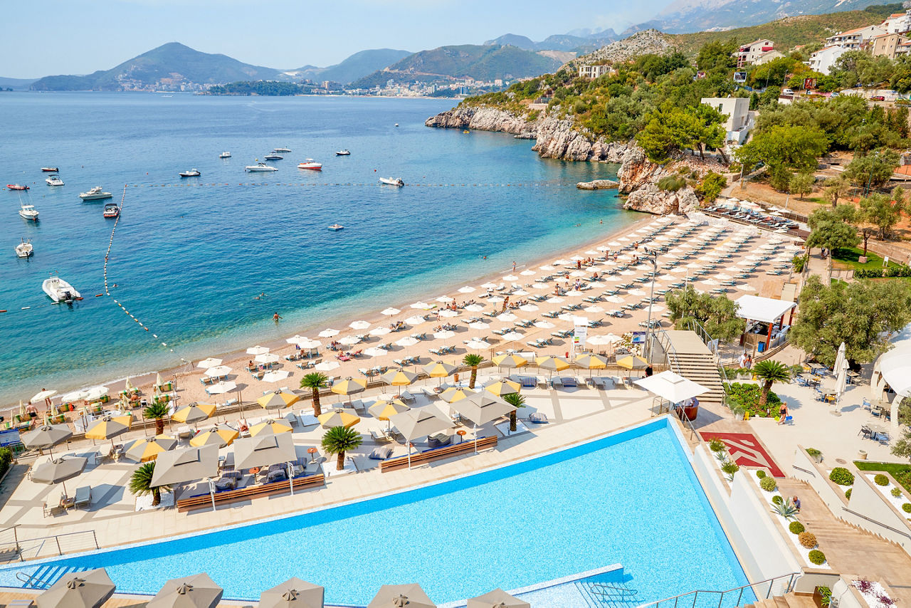 Maestral Resort & Casino