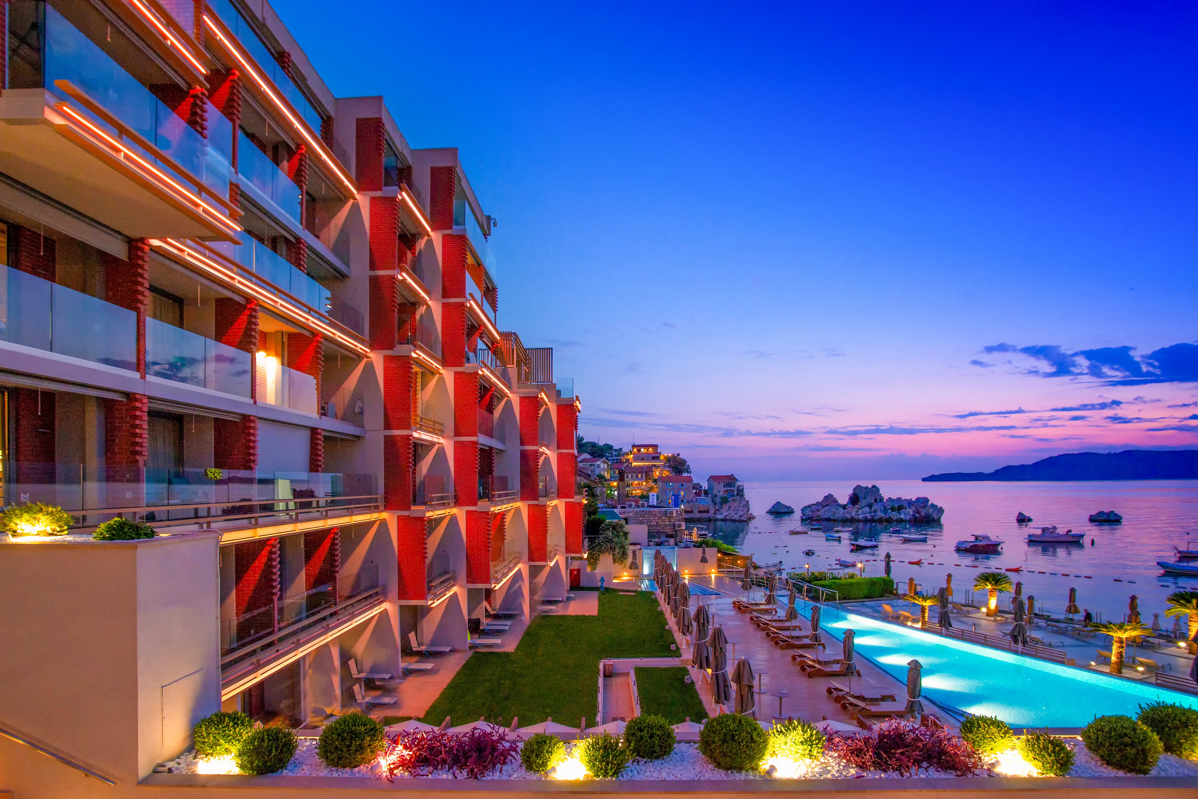 Maestral Resort & Casino