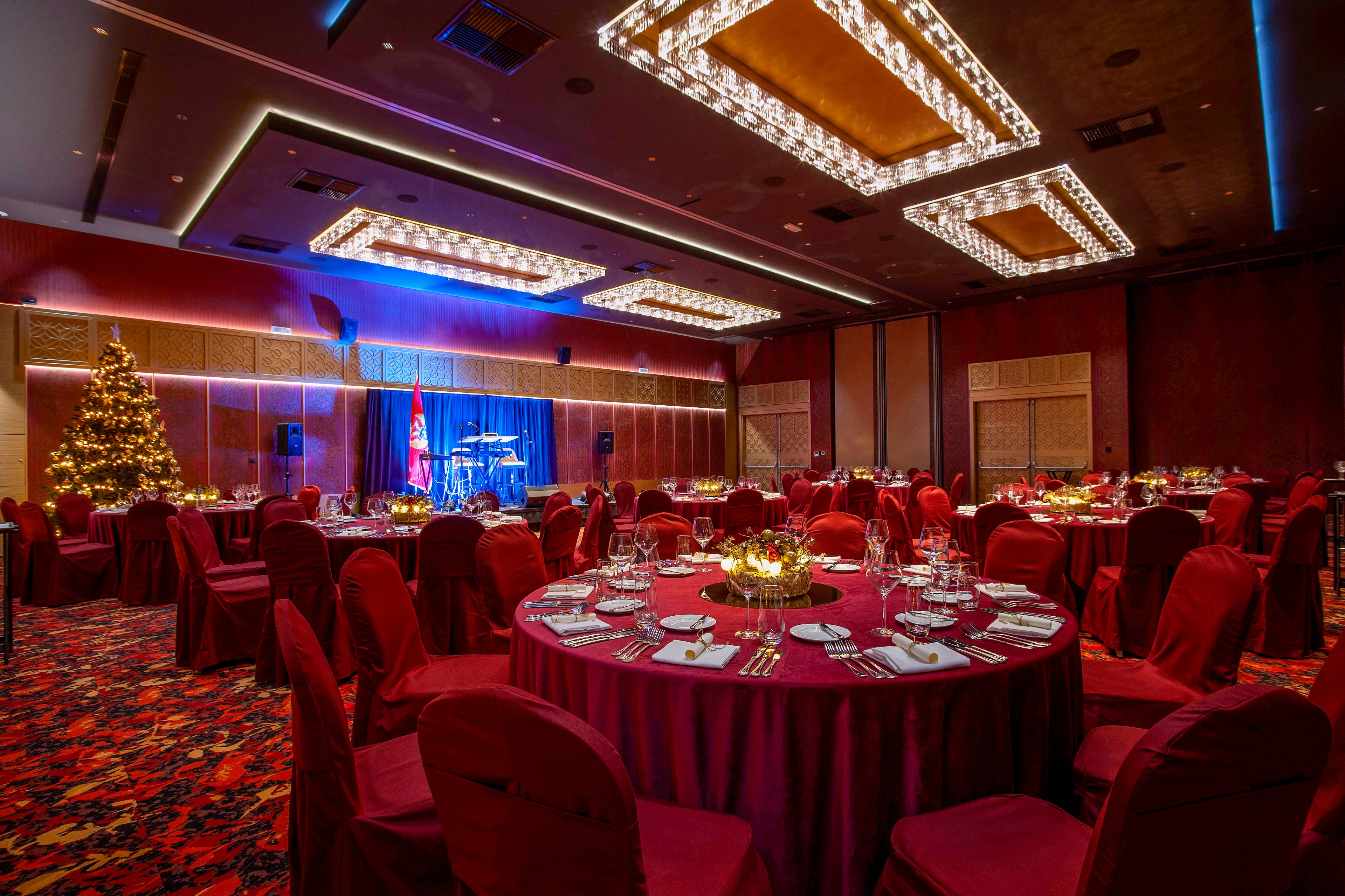 Maestral Resort & Casino