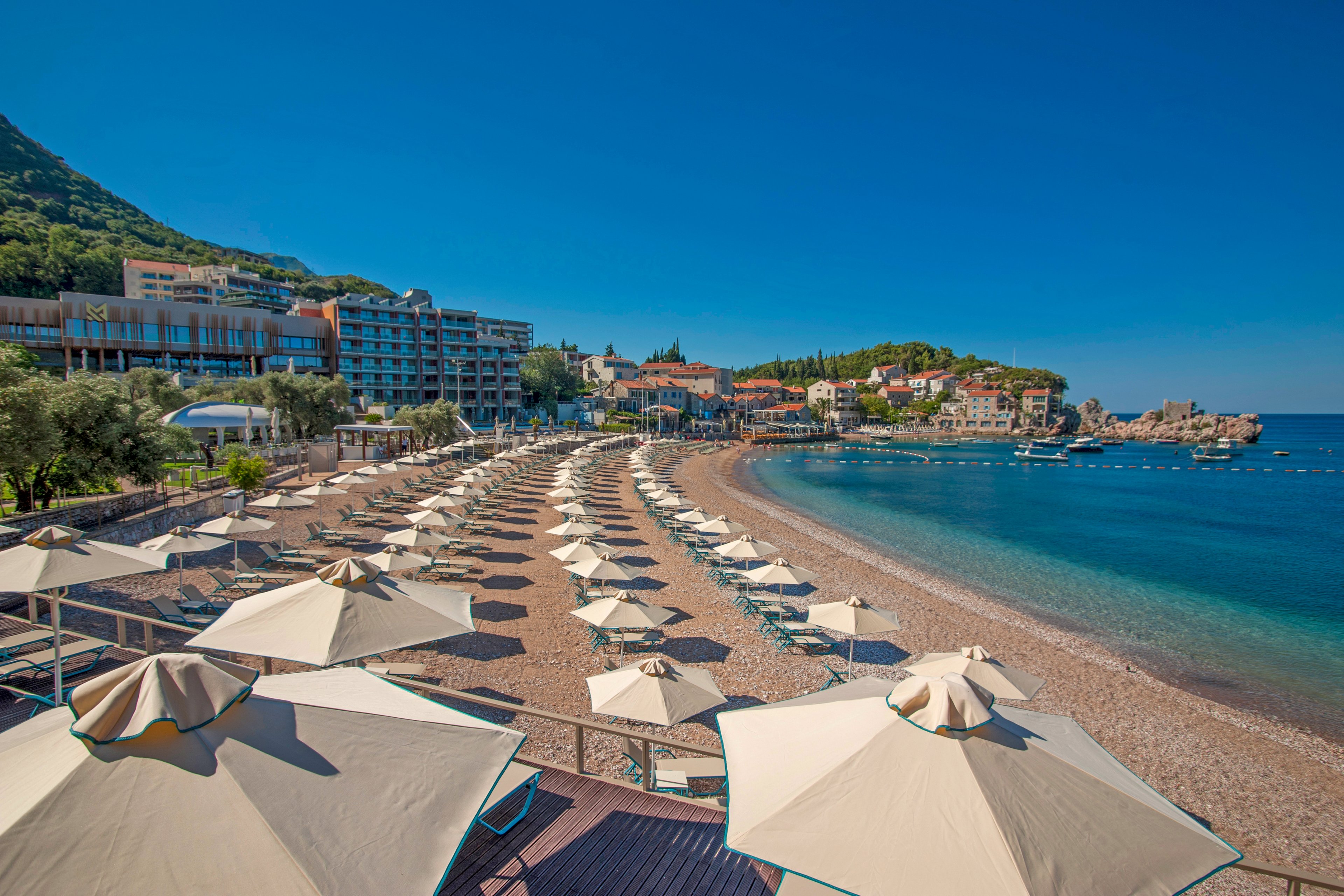 Maestral Resort & Casino