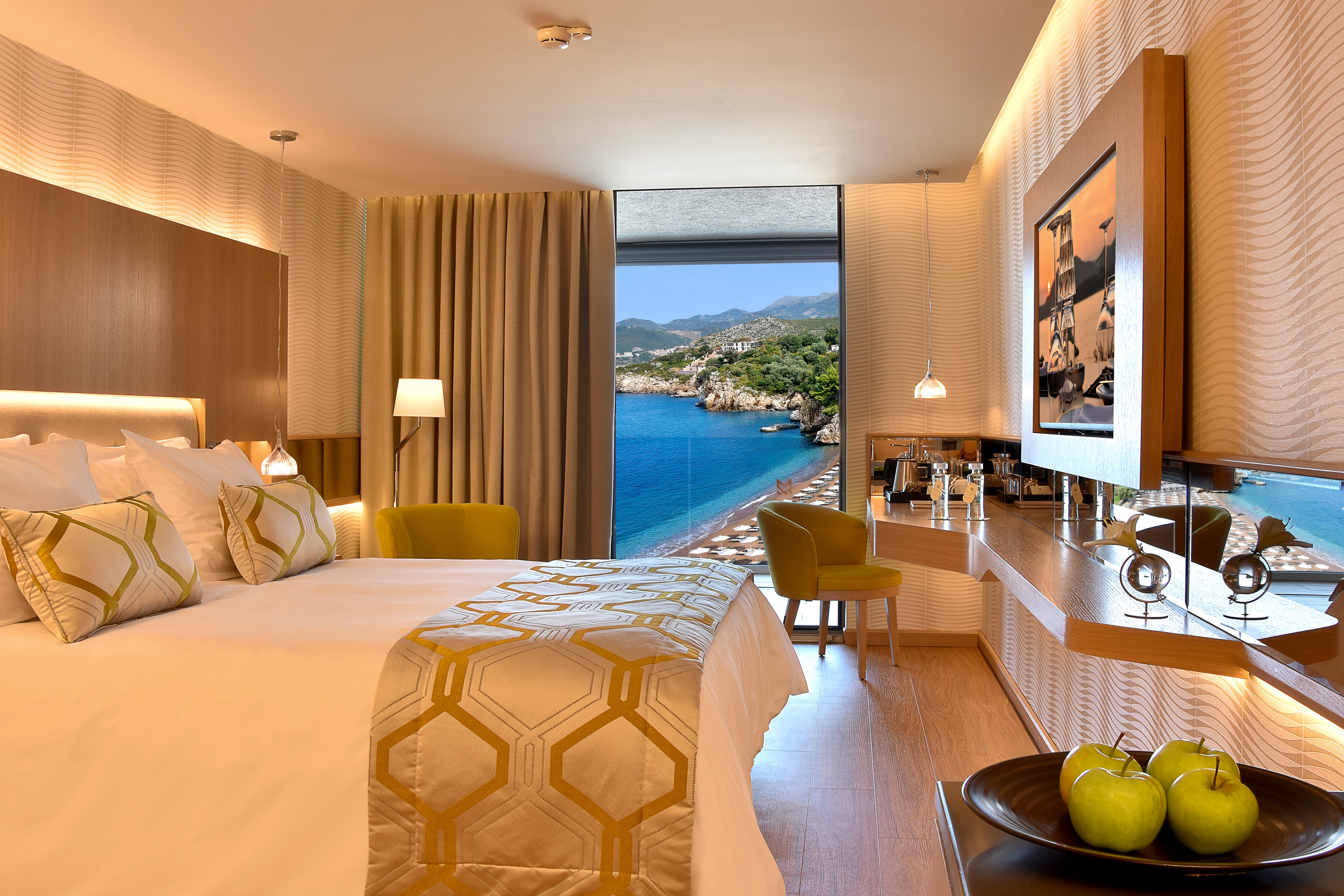 Maestral Resort & Casino