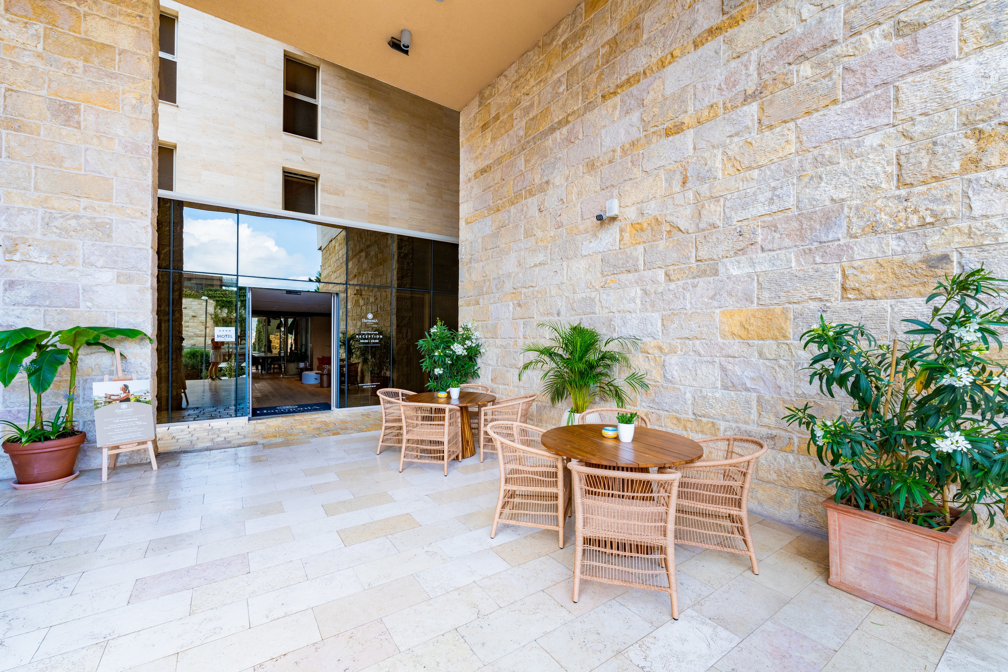 Harmonia Hotel by Dukley.