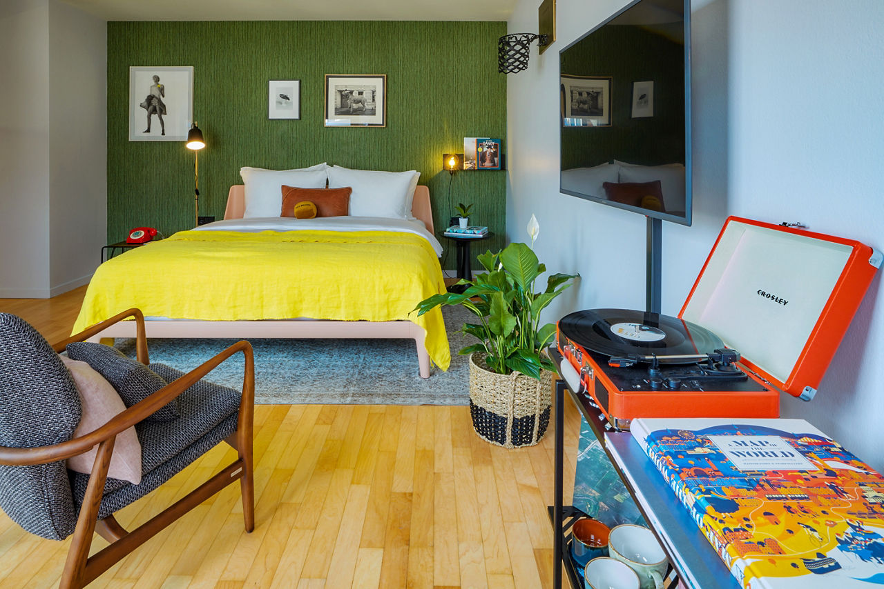 Max Brown 7th District - part of Sircle Collection