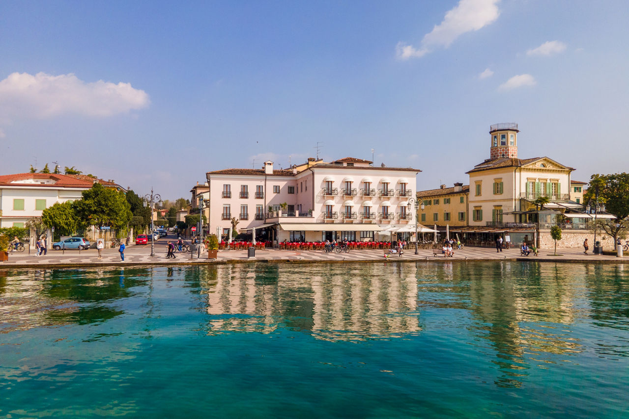 La Vista Postcard Hotel