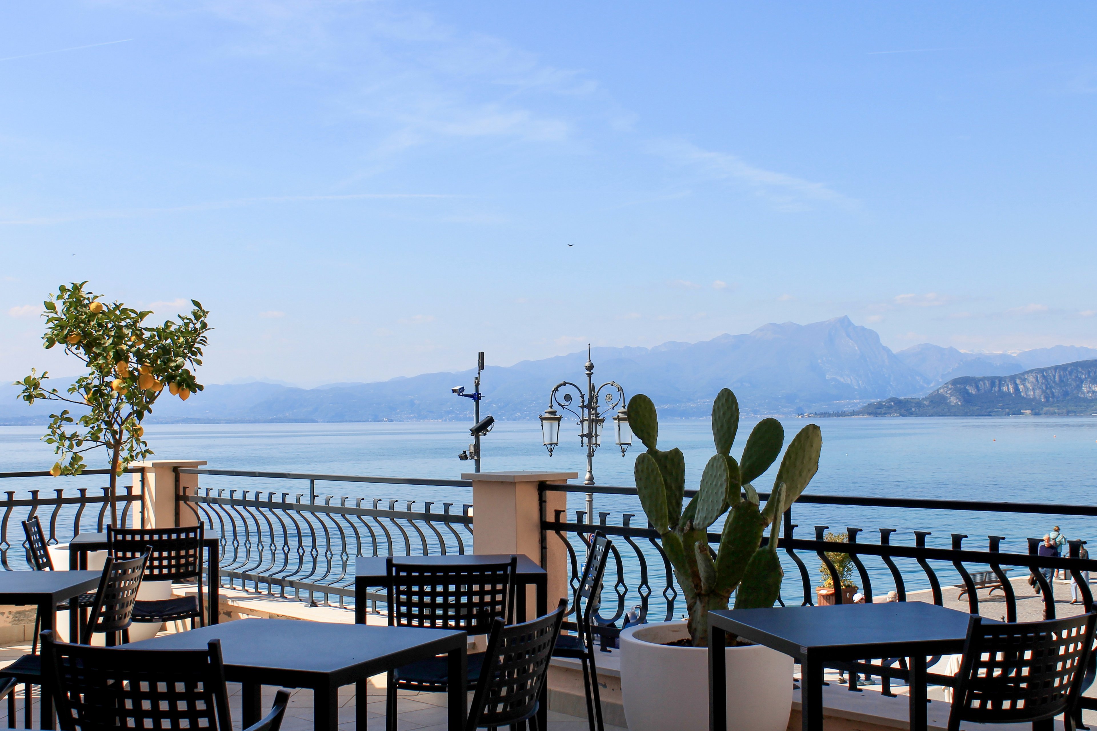 La Vista Postcard Hotel