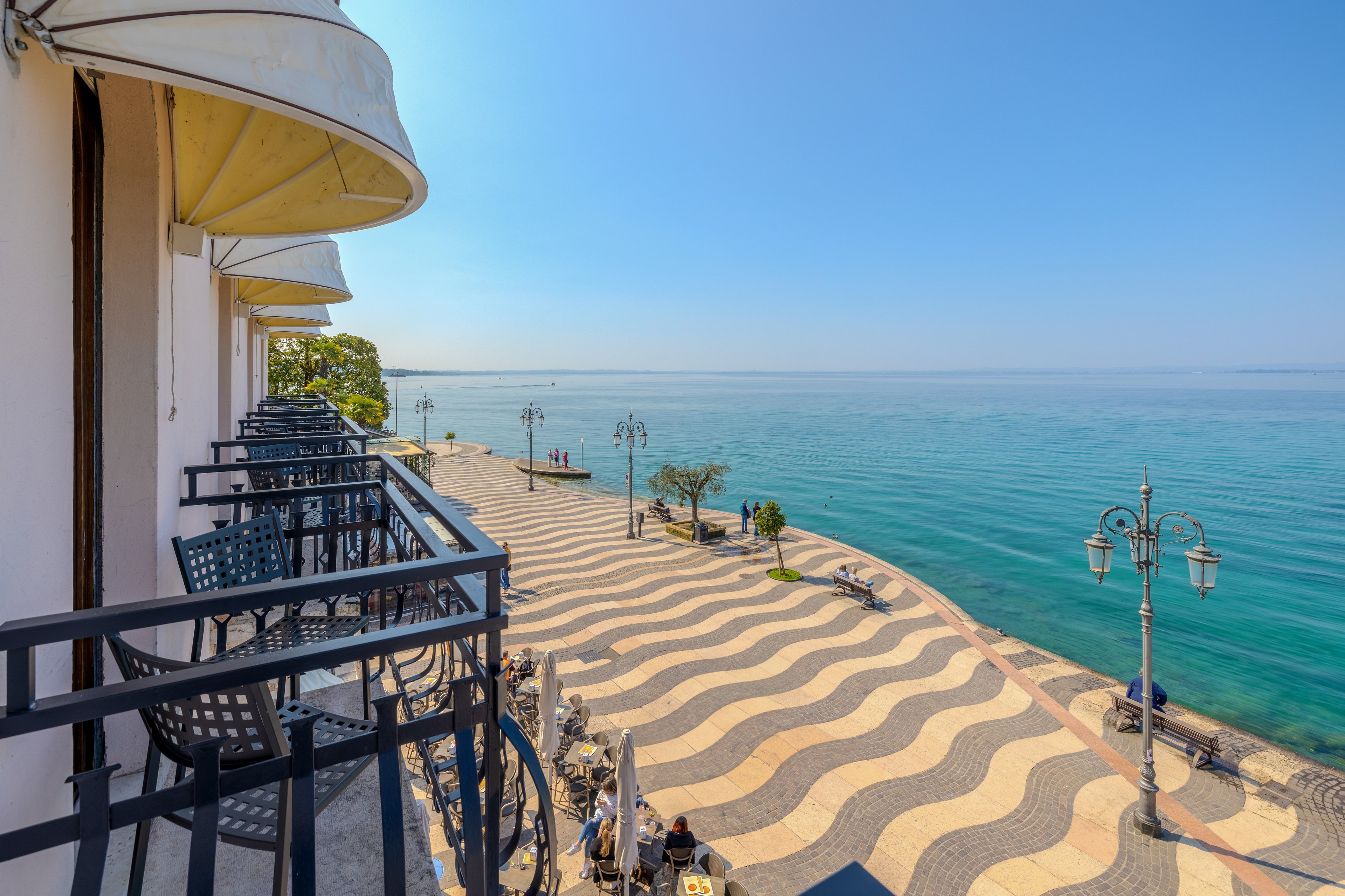 La Vista Postcard Hotel