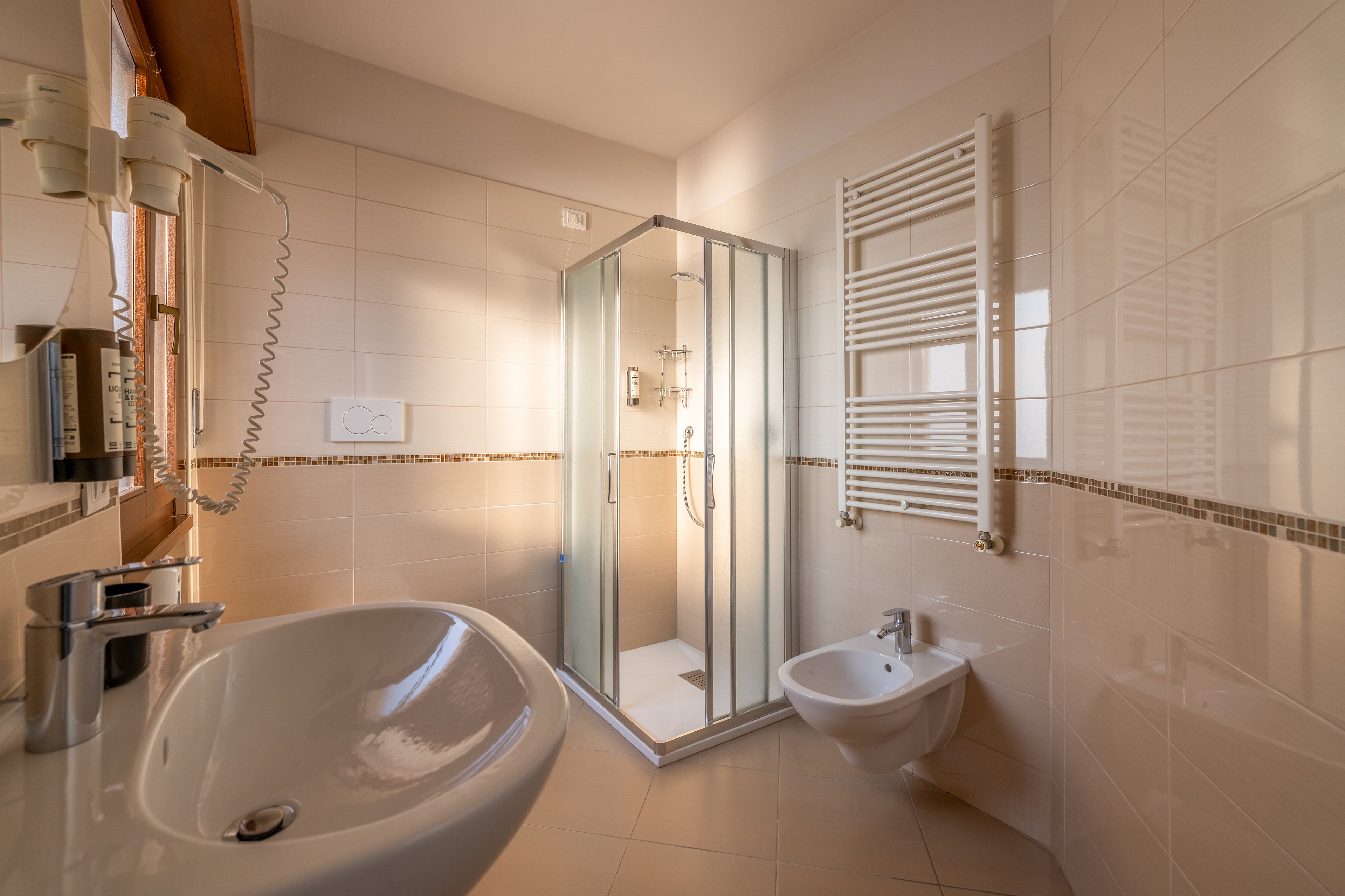 La Vista Postcard Hotel