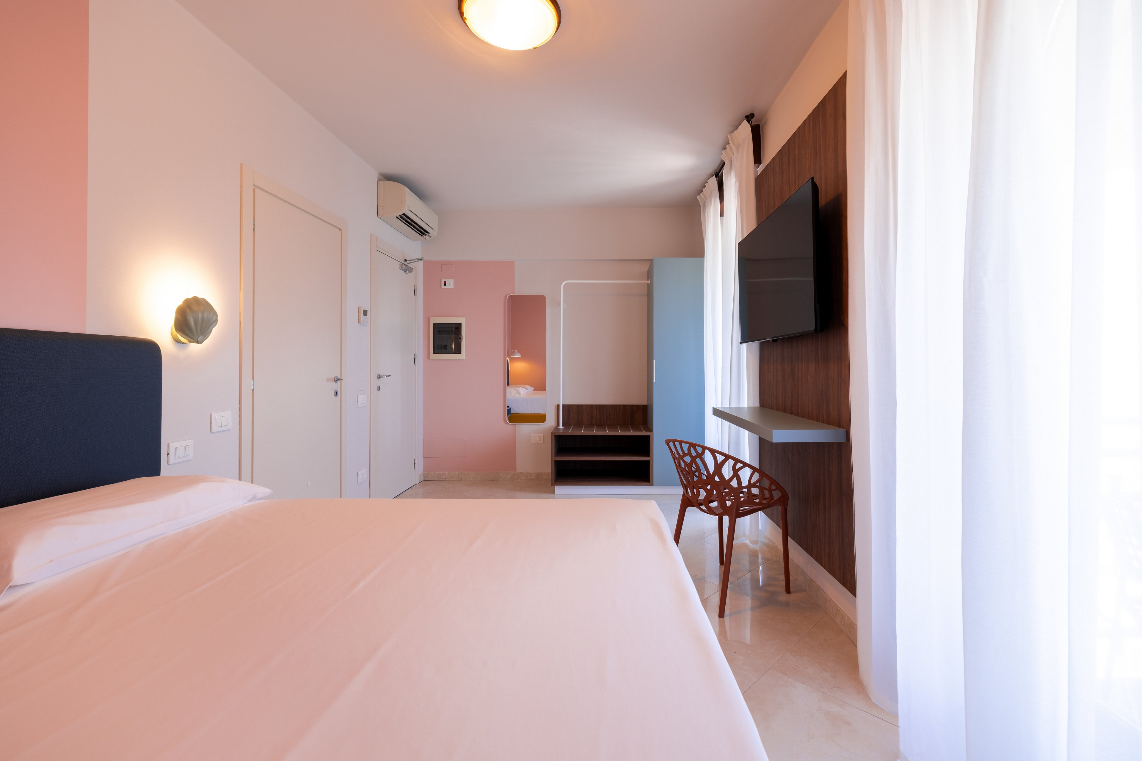 La Vista Postcard Hotel