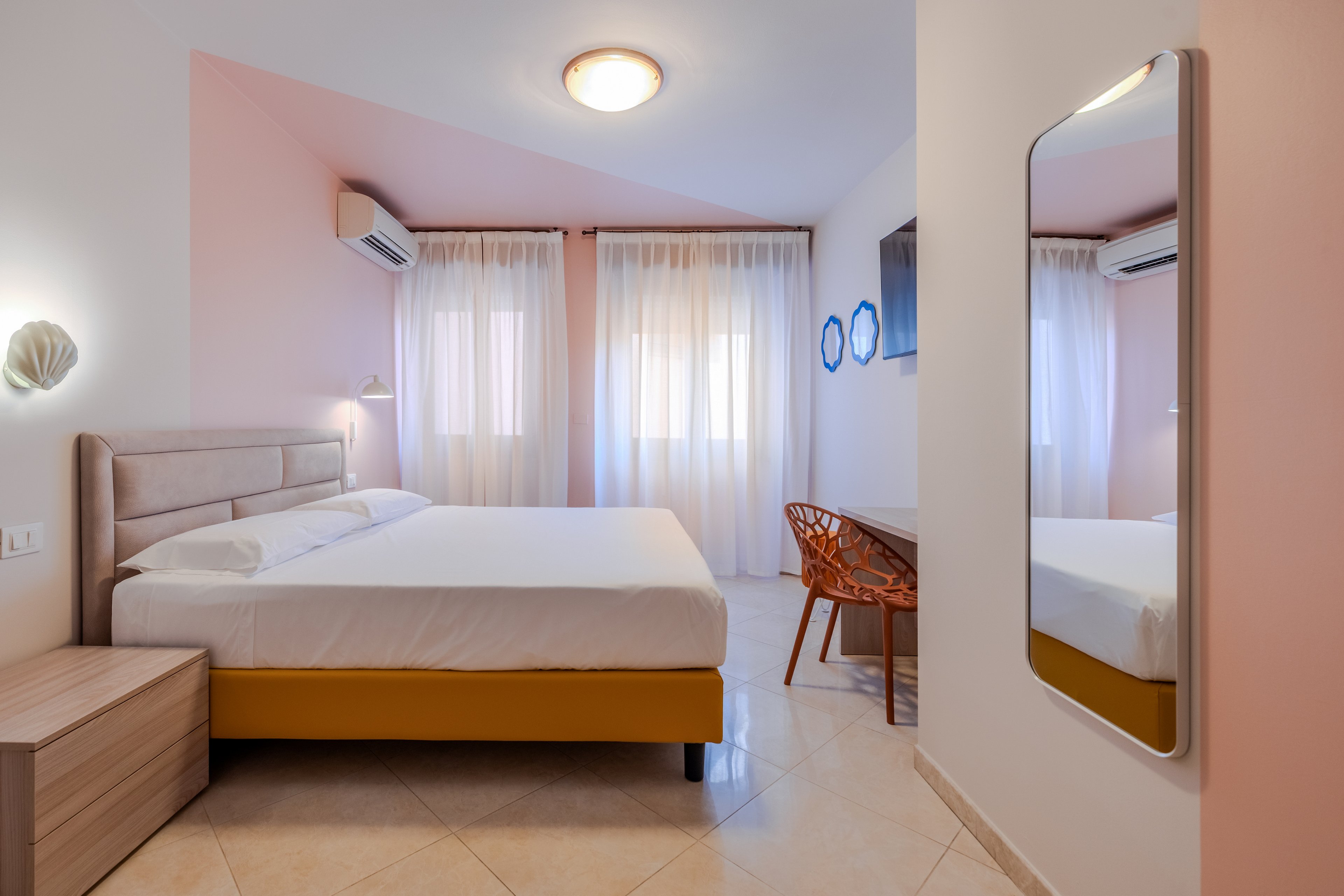 La Vista Postcard Hotel